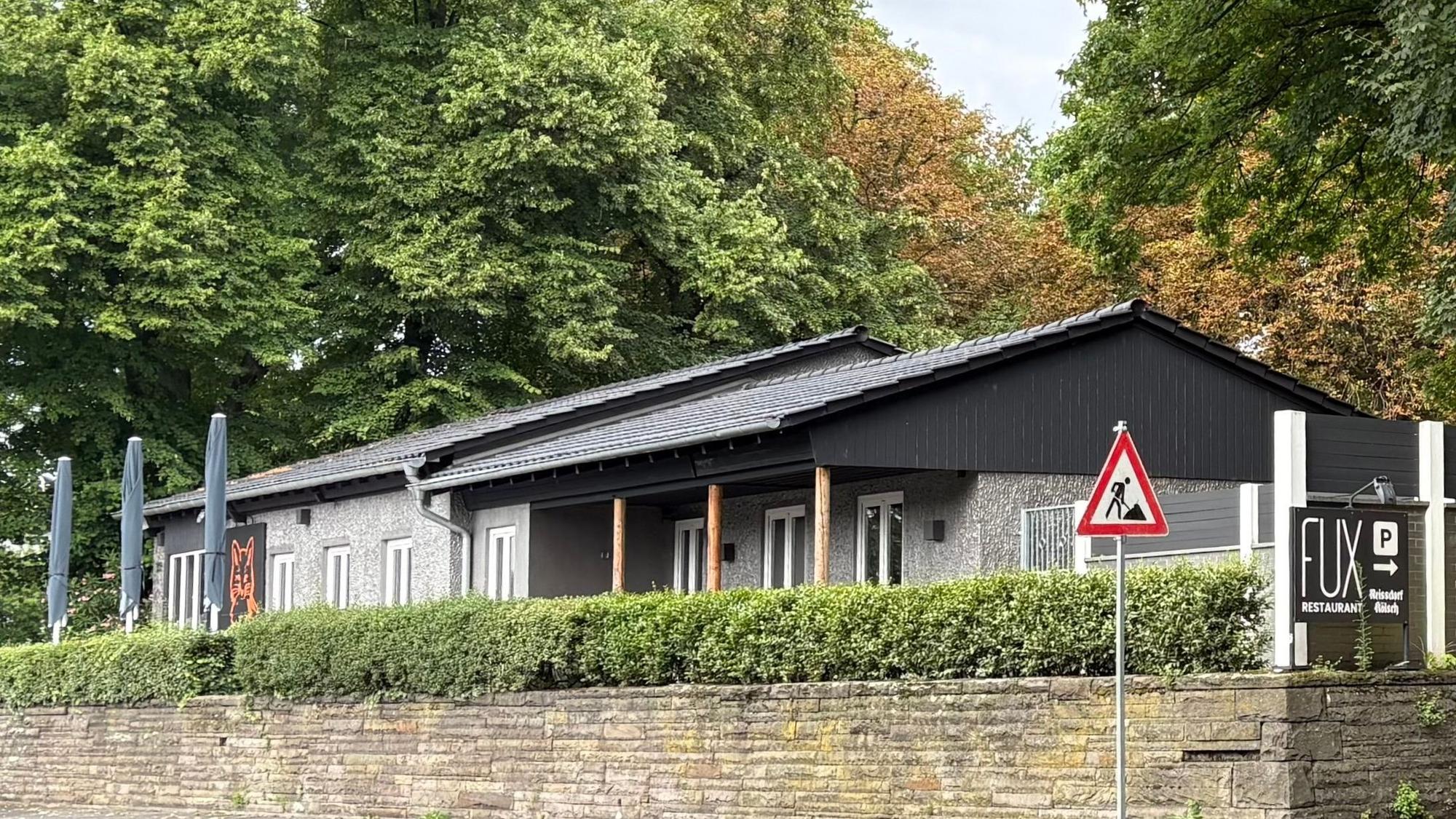 Das Restaurant Fux am Rhein mit eigenem Parkplatz und Terrasse. (Archivbild)