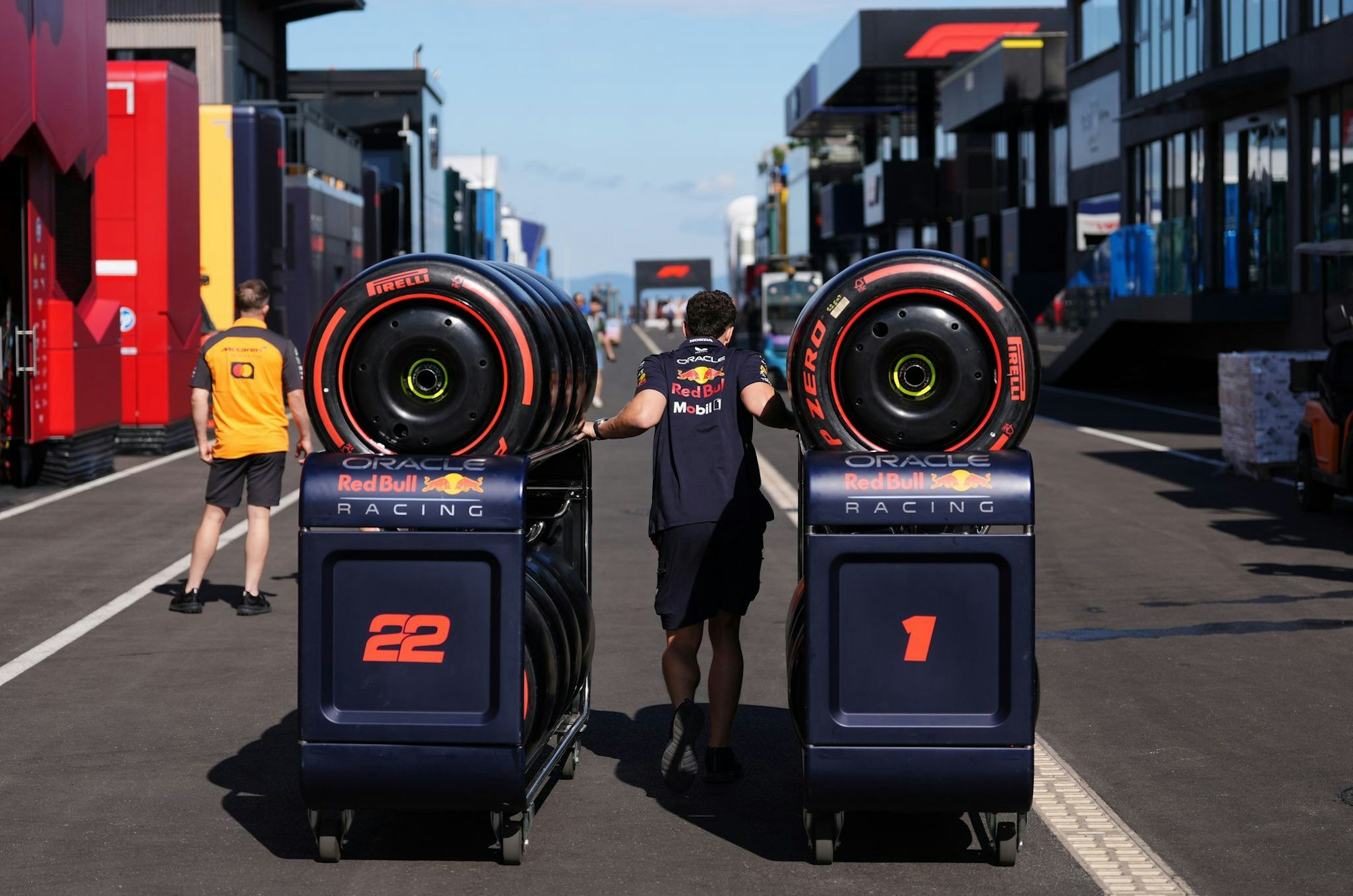 Bei Red Bull ist vor dem Ungarn-Rennen noch ein Cockpit für 2026 offen.