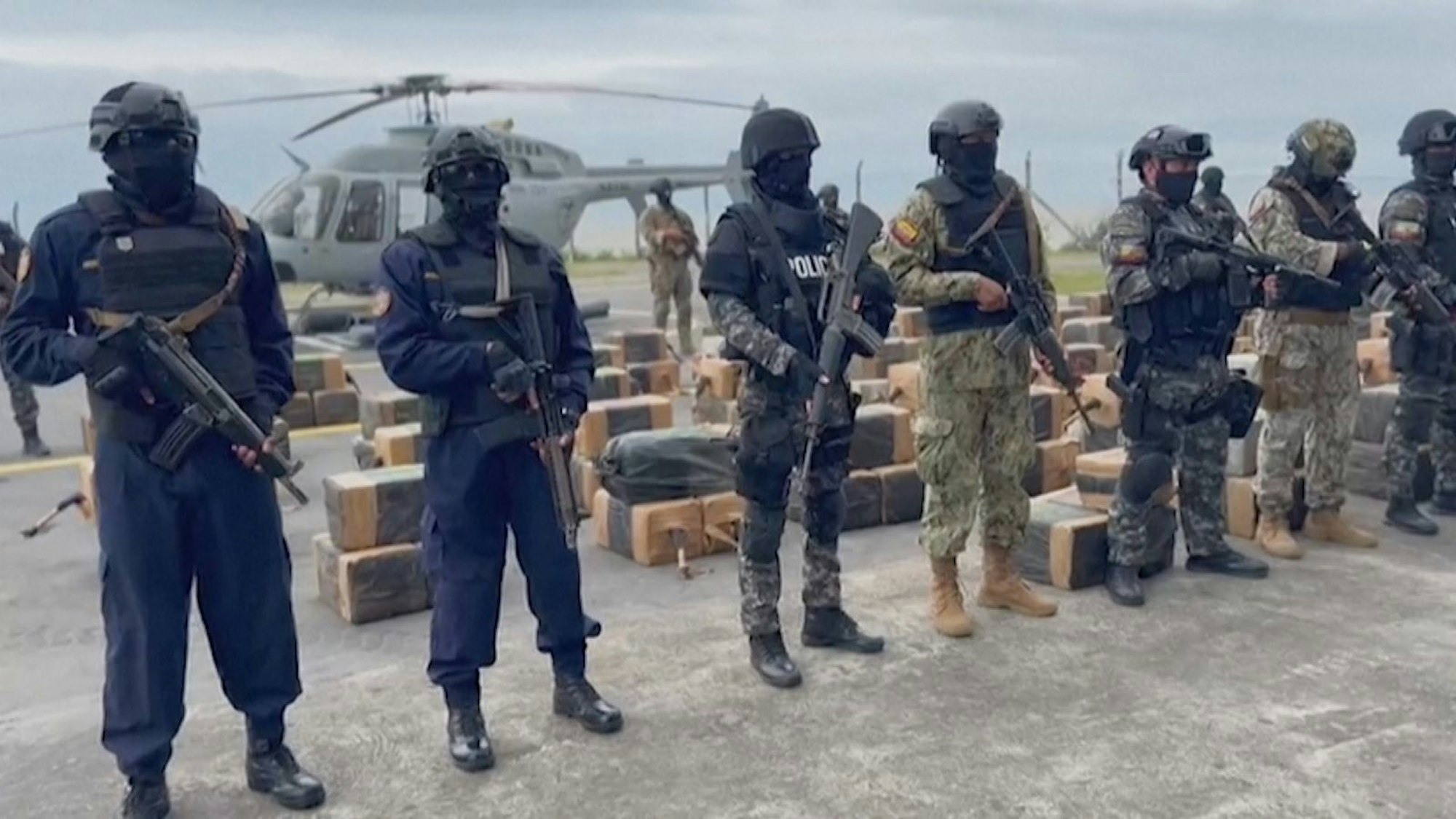 Über den Hafen von Guayaquil verschiffen Drogenkartelle Kokain nach Übersee - meist versteckt in Bananenkartons. (Bild: ZDF/Ligne de Front 2024)