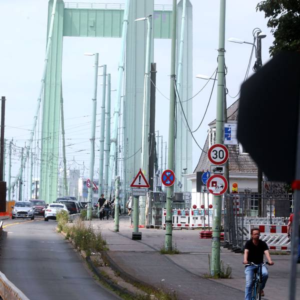 Die Baustellle auf der Mülheimer Brücke.