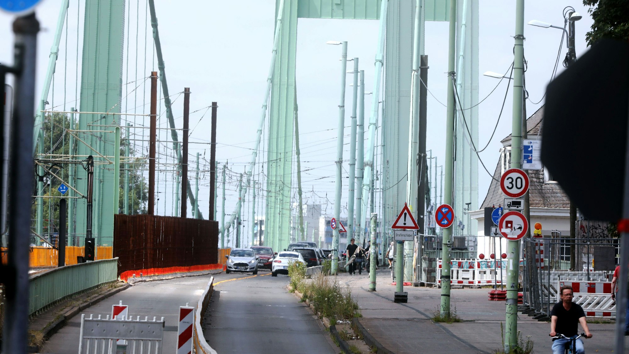 Die Baustellle auf der Mülheimer Brücke.