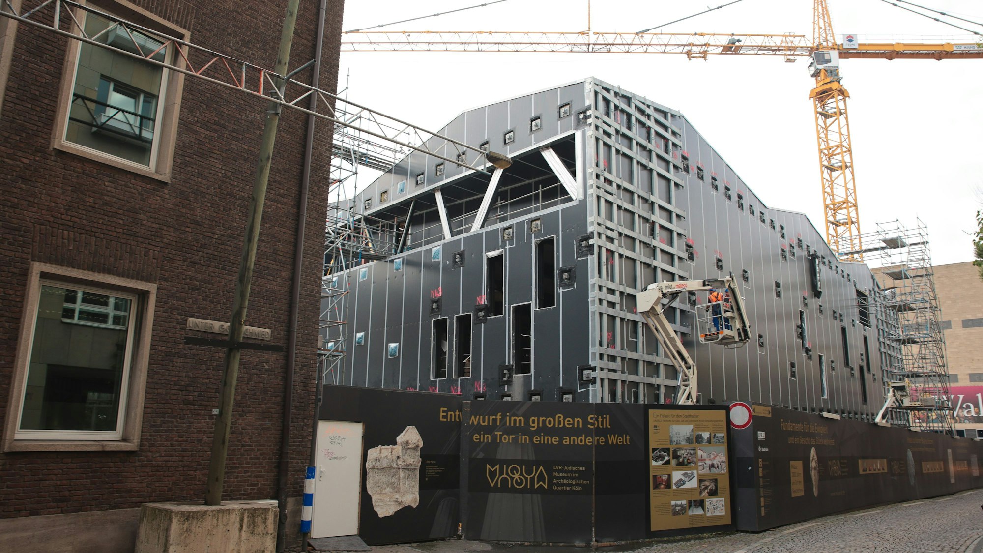 Die Baustelle des Jüdischen Museums mit der unterirdischen Archäologischen Zone (Museum im Quartier).