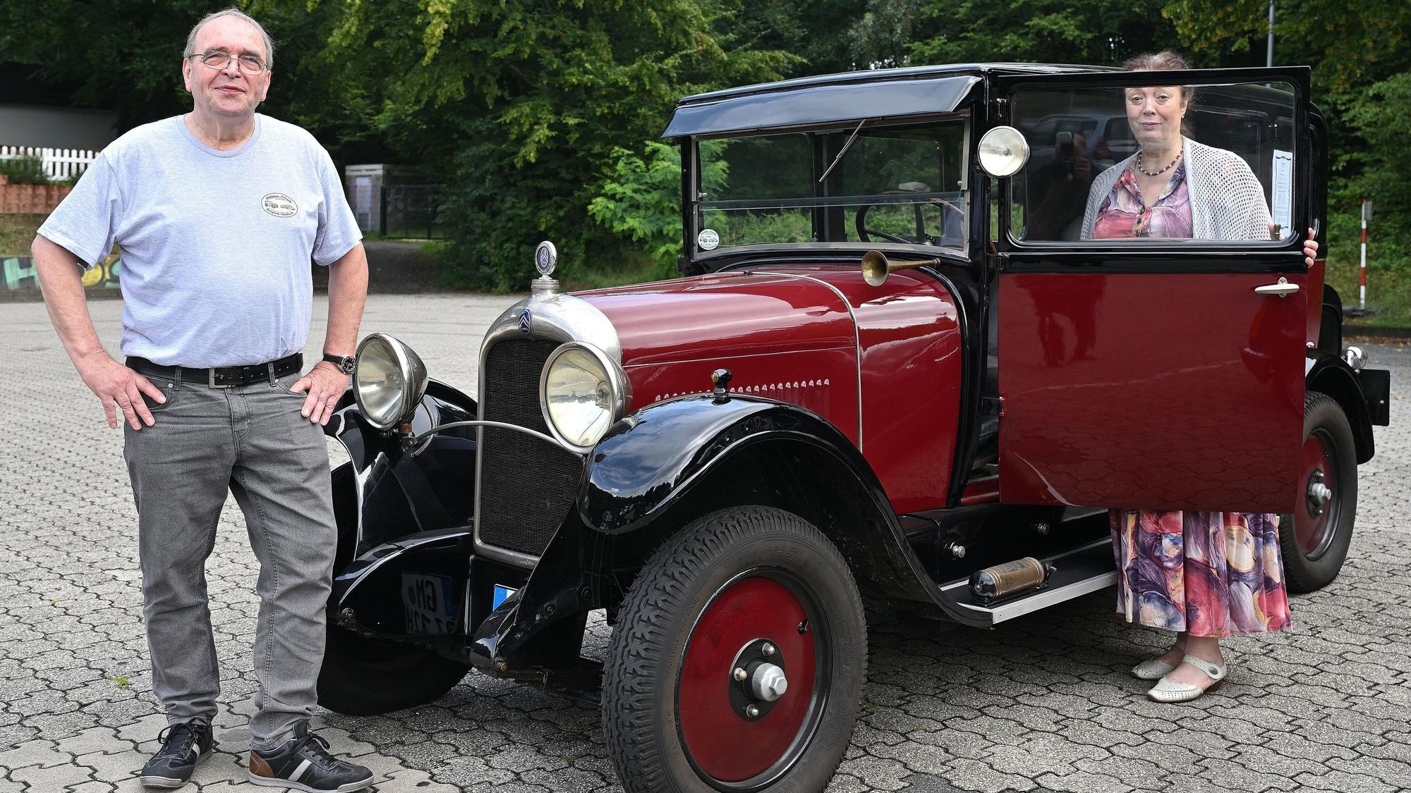 Rolf und Cornelia Schmücker präsentieren ihren Citroën B14 „Familiale“ aus dem Jahr 1927.