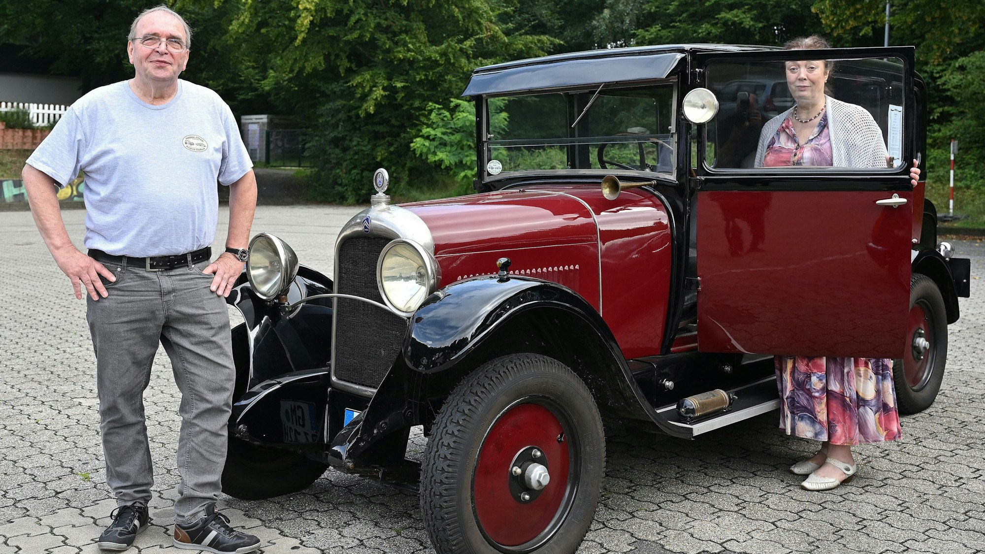 Rolf und Cornelia Schmücker präsentieren ihren Citroën B14 „Familiale“ aus dem Jahr 1927.