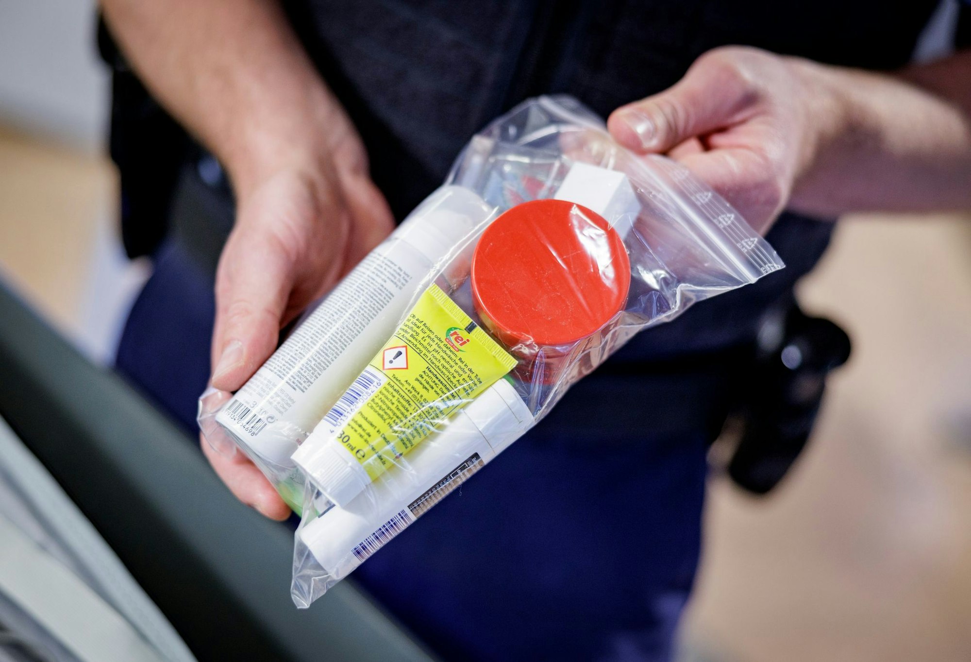 So mussten Flüssigkeiten bislang verpackt werden. (Archivbild)