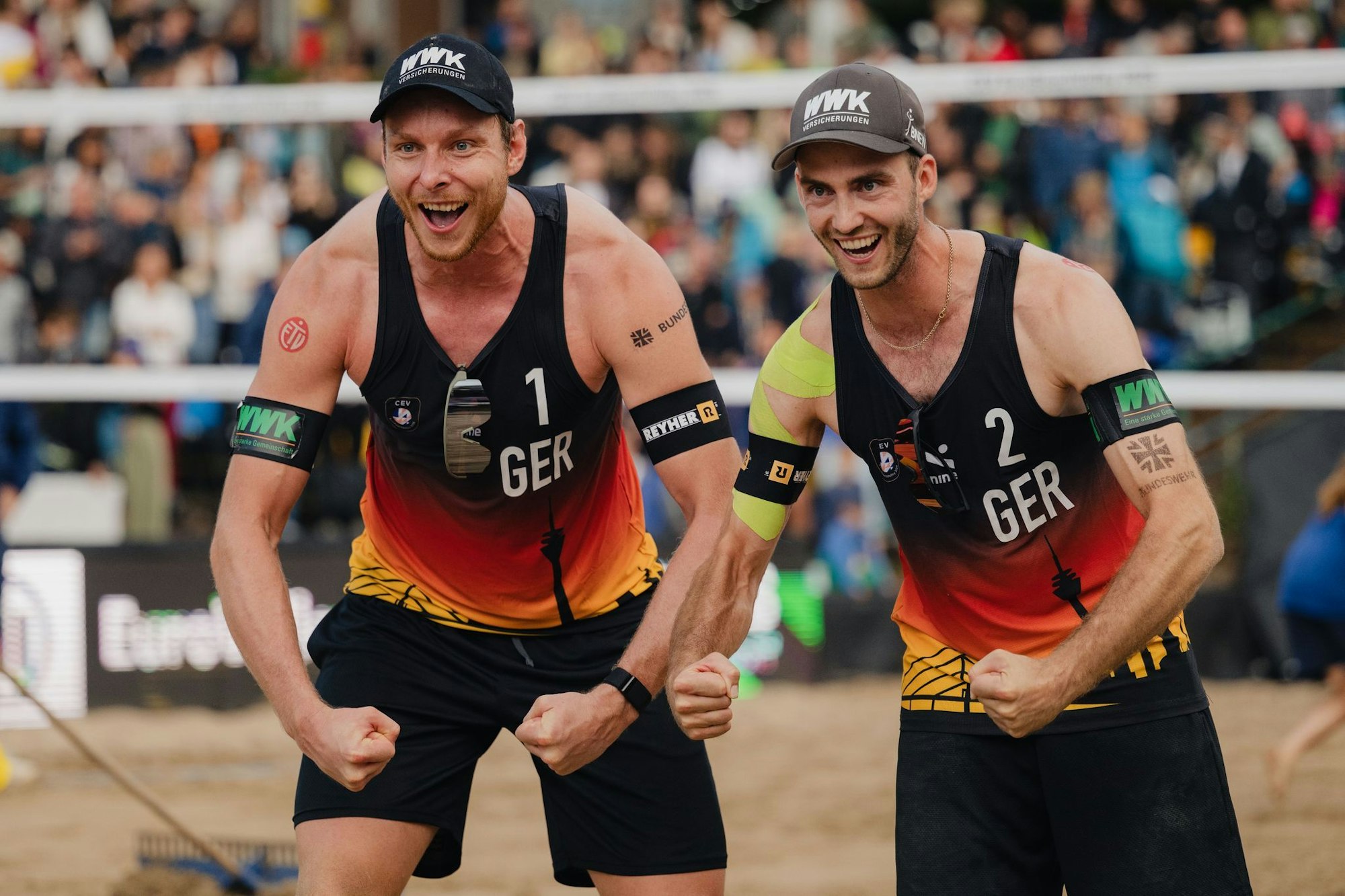 Jubel nach dem Viertelfinal-Einzug bei der EM: Nils Ehlers (l) und Clemens Wickler