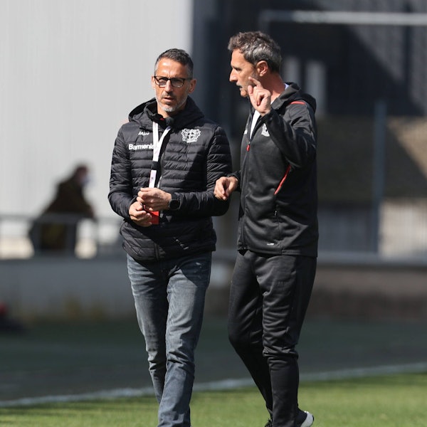 Köln, Deutschland, 27.03.2022, Flyeralarm Frauen Bundesliga, 18. Spieltag, 1. FC Köln vs Bayer 04 Leverkusen, Thomas Eichin, Cheftrainer Achim Feifel B04 *** Cologne, Germany, 27 03 2022, Flyeralarm Womens Bundesliga, Matchday 18, 1 FC Köln vs Bayer 04 Leverkusen, Thomas Eichin, head coach Achim Feifel B04