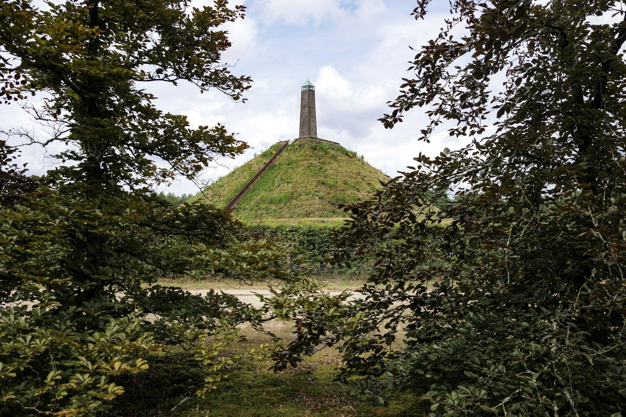 Zu dem Wolfsangriff auf einen Jungen in den Niederlanden kam es in der Nähe eines bekannten Wahrzeichens, der Pyramide von Austerlitz.