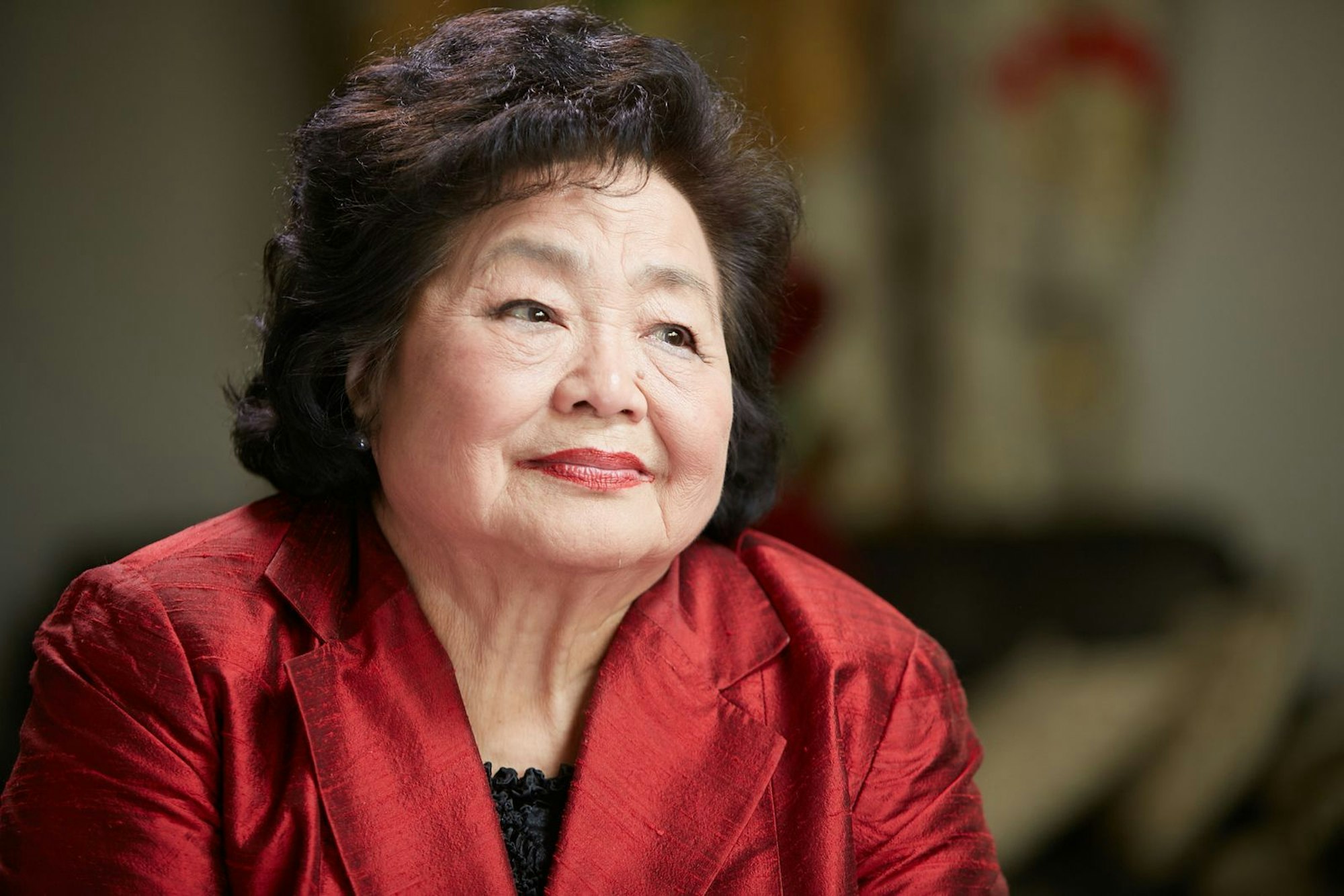 Die damals zwölfjährige Setsuko Thurlow (Foto) überlebte die Atombombe in Hiroshima. Auch sie war verwundert, dass ihre Heimatstadt bis dahin nicht bombardiert wurde. „Wir ahnten nicht, dass die Piloten die Order hatten, Hiroshima unversehrt zu lassen. Und weshalb?“ Für ihr Engagement zur atomaren Abrüstung erhielt sie 2017 den Friedensnobelpreis. (Bild: The HISTORY Channel/ZDF)