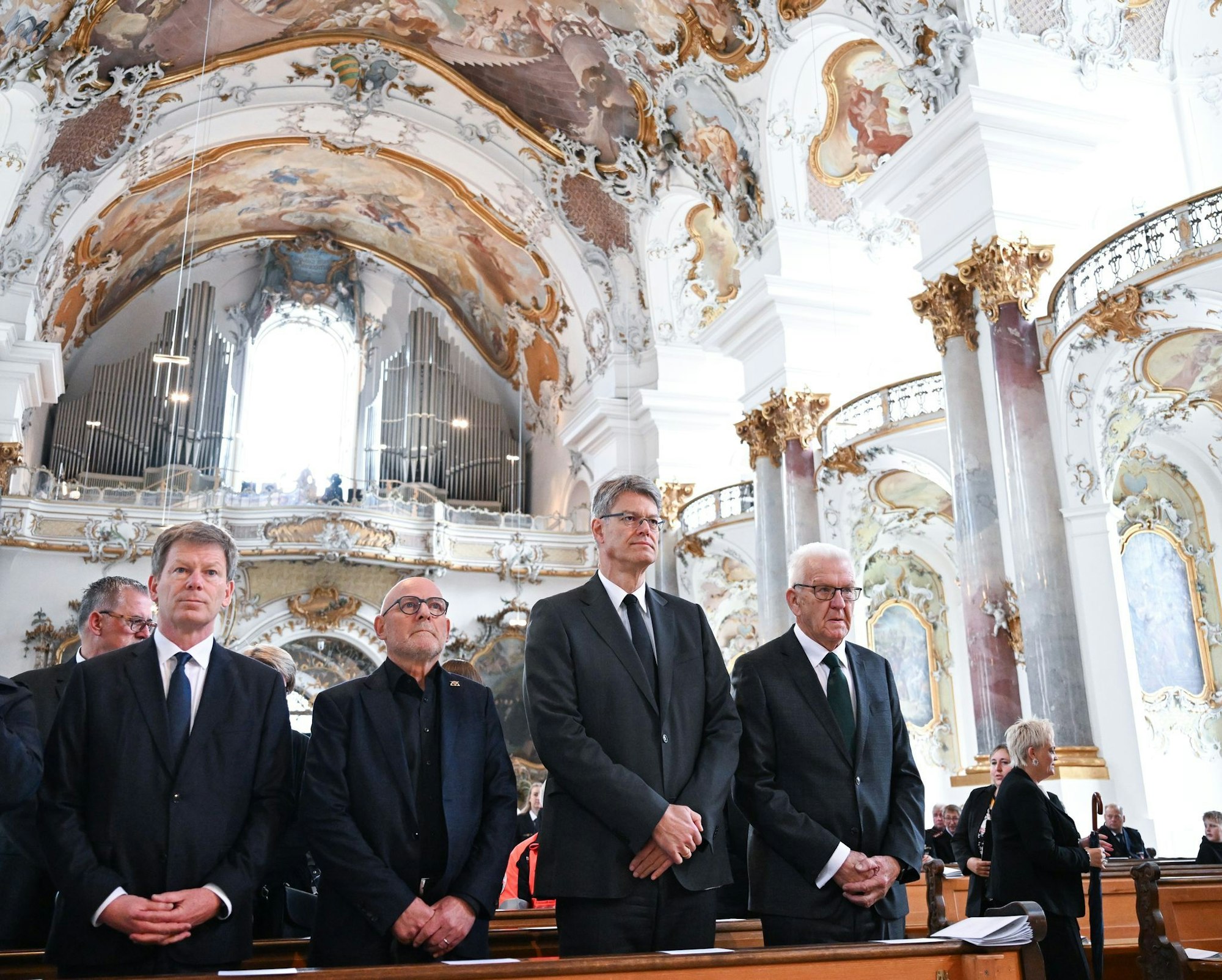 «Unsere Herzen sind voller Trauer», sagte Schnieder in der voll besetzten Kirche Münster Unserer Lieben Frau.