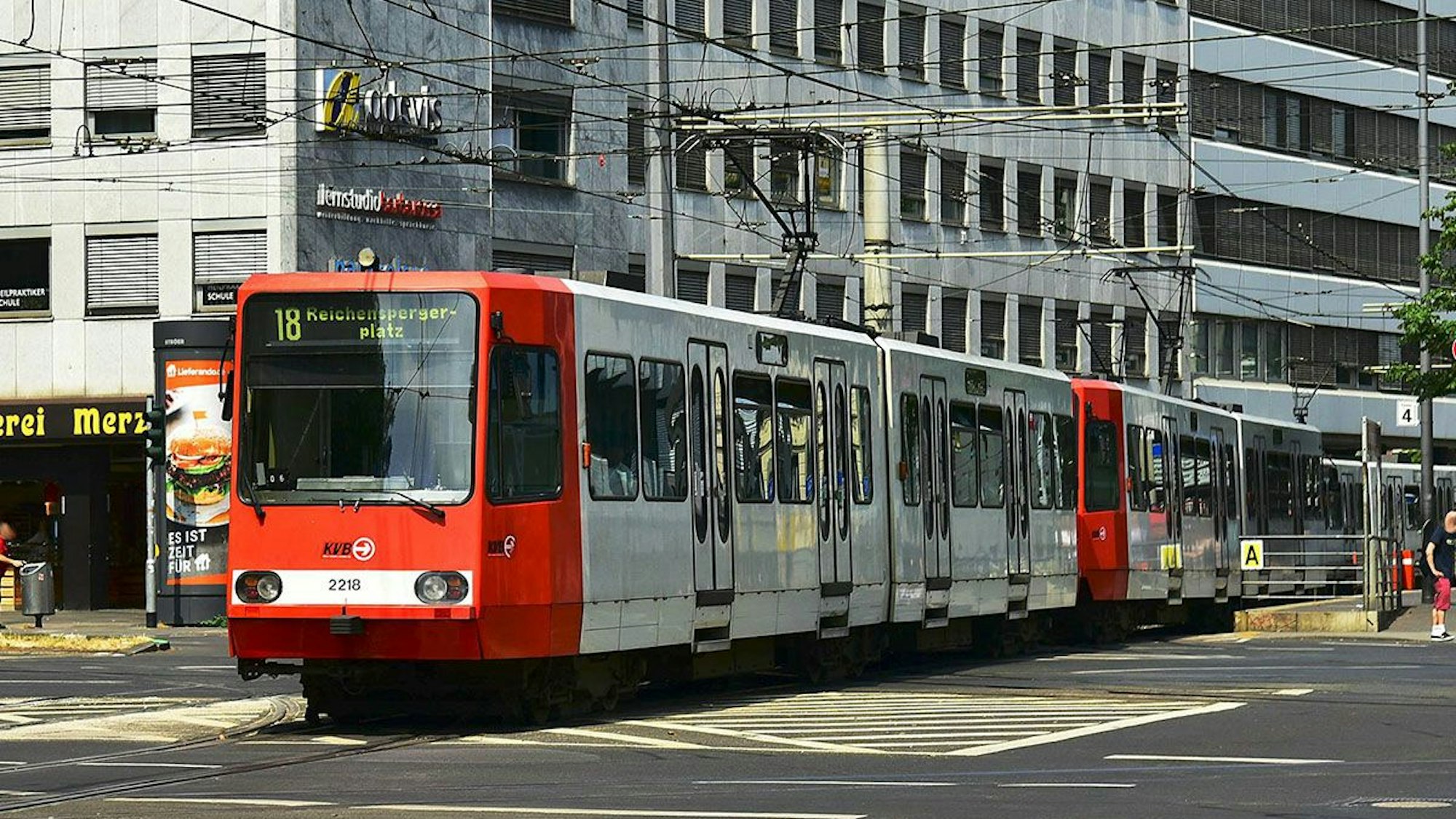 Eine Stadtbahn in Köln