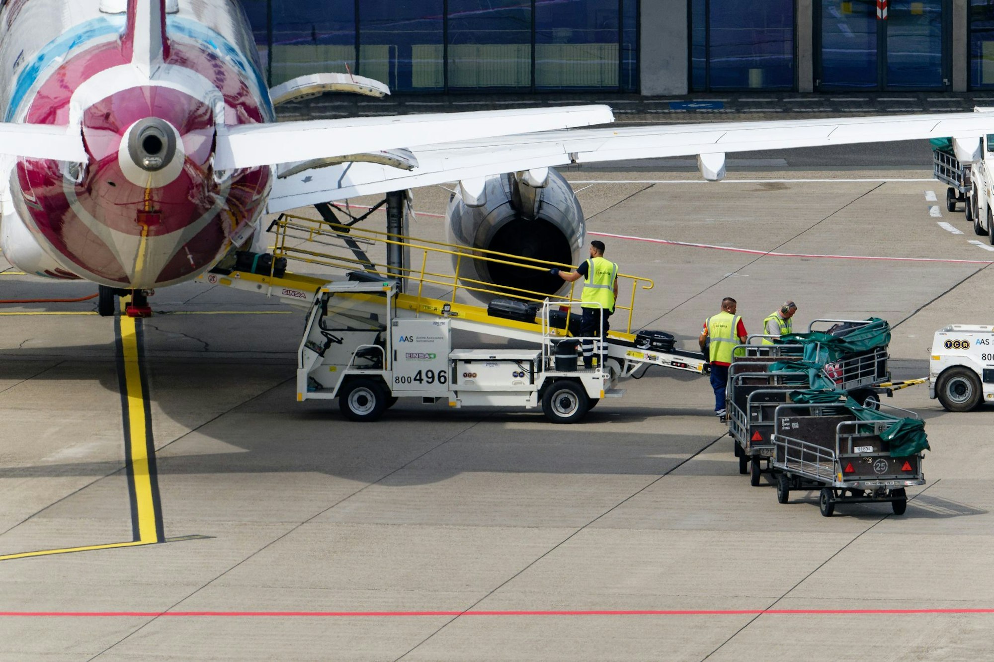 Zur Ferienhalbzeit werden viele Fluggäste an den Airports erwartet. (Archivbild)