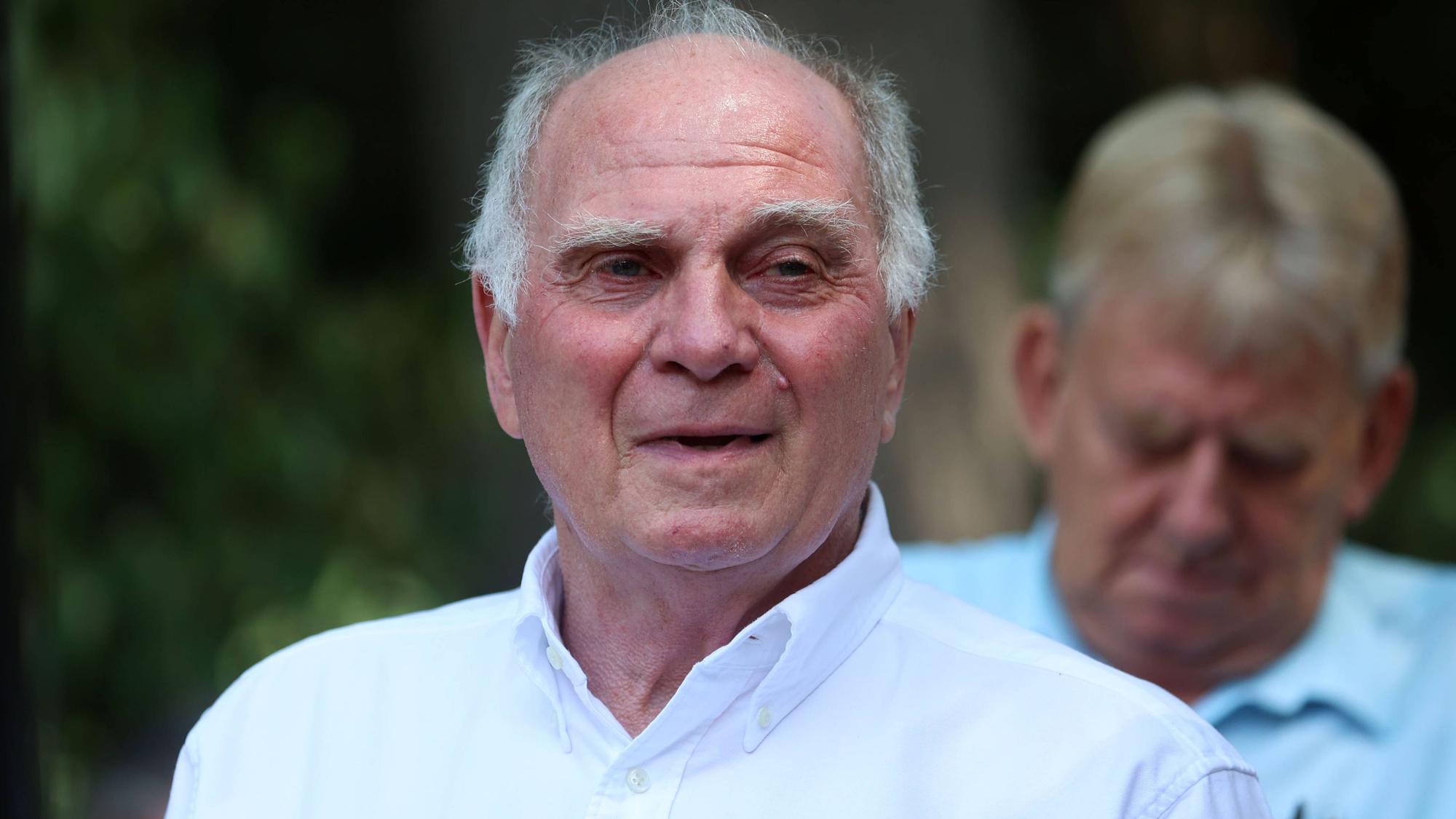 Uli Hoeneß im Botanischen Garten.