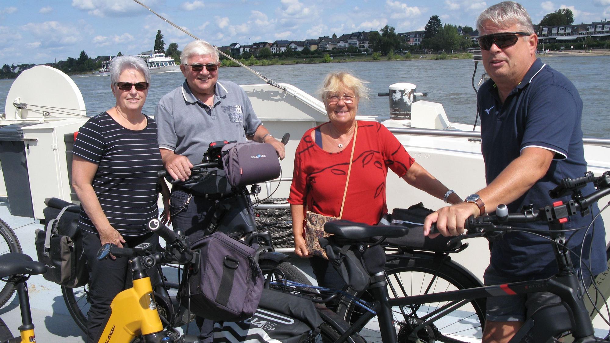 Mit ihren Pedelecs unternahmen Christa und Heinrich Reuter mit Uschi und Reiner Fuß (v.l.) aus Bornheim-Roisdorf eine Radtour.
