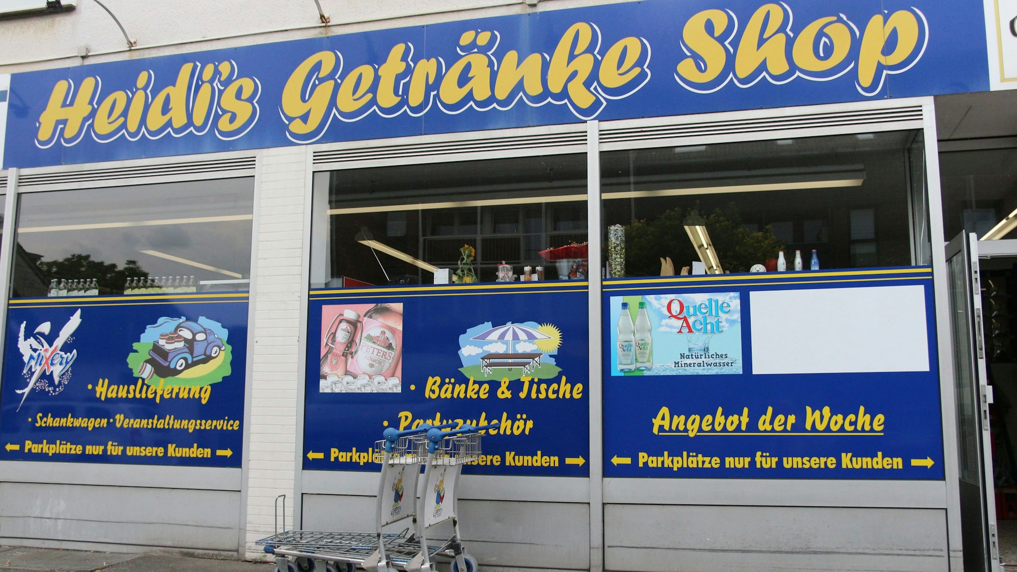 Das Foto zeigt einen Getränke-Laden.