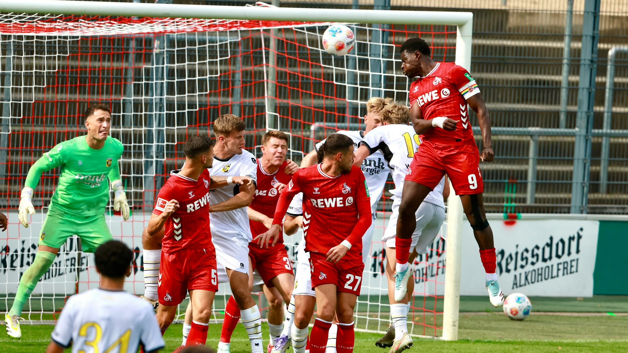 Testspiel: 1.FC Köln - Vitesse Arnheim 03.08.2025 Jakub Kaminski 1.FC Köln, 16 Testspiel: 1.FC Köln - Vitesse Arnheim Franz-Kremer-Stadion, Köln 03.08.2025 *** Test match 1 FC Köln Vitesse Arnhem 03 08 2025 Jakub Kaminski 1 FC Köln, 16 Test match 1 FC Köln Vitesse Arnhem Franz Kremer Stadion, Cologne 03 08 2025 Copyright: xBEAUTIFULxSPORTS/Buriakovx