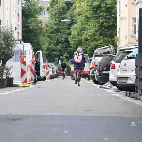 In der Ewaldistraßel im Agnesviertel baut die Stadt Parkplätze zurück.