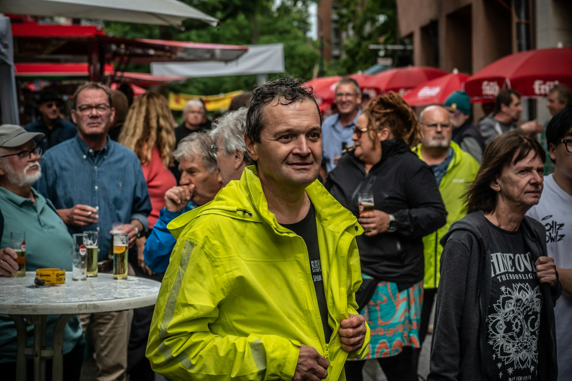 Die Gäste ließen sich die Stimmung auch nicht vermiesen, als es zwischendurch mal regnete.