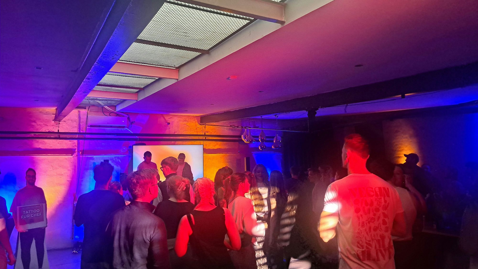 Beim Morning Rave in Köln-Ehrenfeld wird vor der Arbeit getanzt.