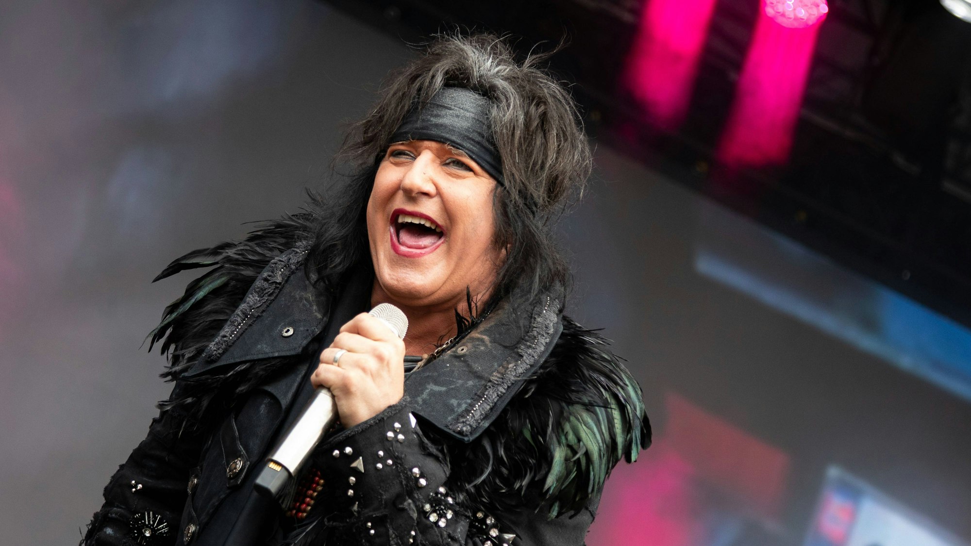 Wig Wam live beim Neon Festival 2025 in Trondheim (Norwegen), 5. Juni 2025: Die norwegische Glam-Rock-Band trat auf dem Musikfestival in Trondheim auf. Im Bild: Sänger Glam auf der Bühne.