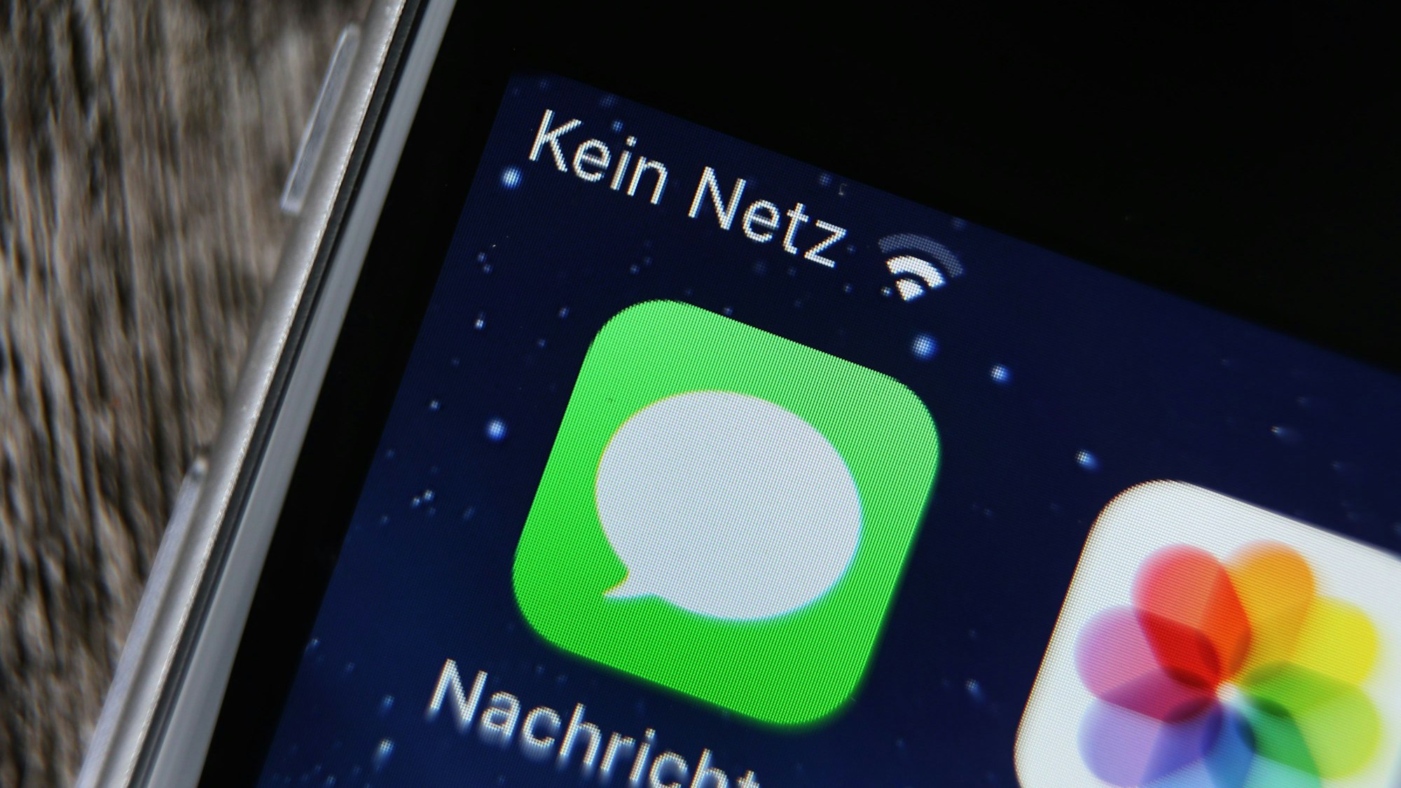 Die Aufschrift «Kein Netz» ist auf dem Bildschirm eines Mobiltelefons zu sehen.