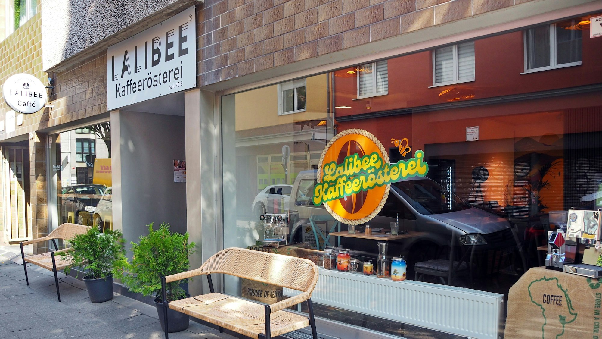 Das Lalibee hat eine große Glasfront.