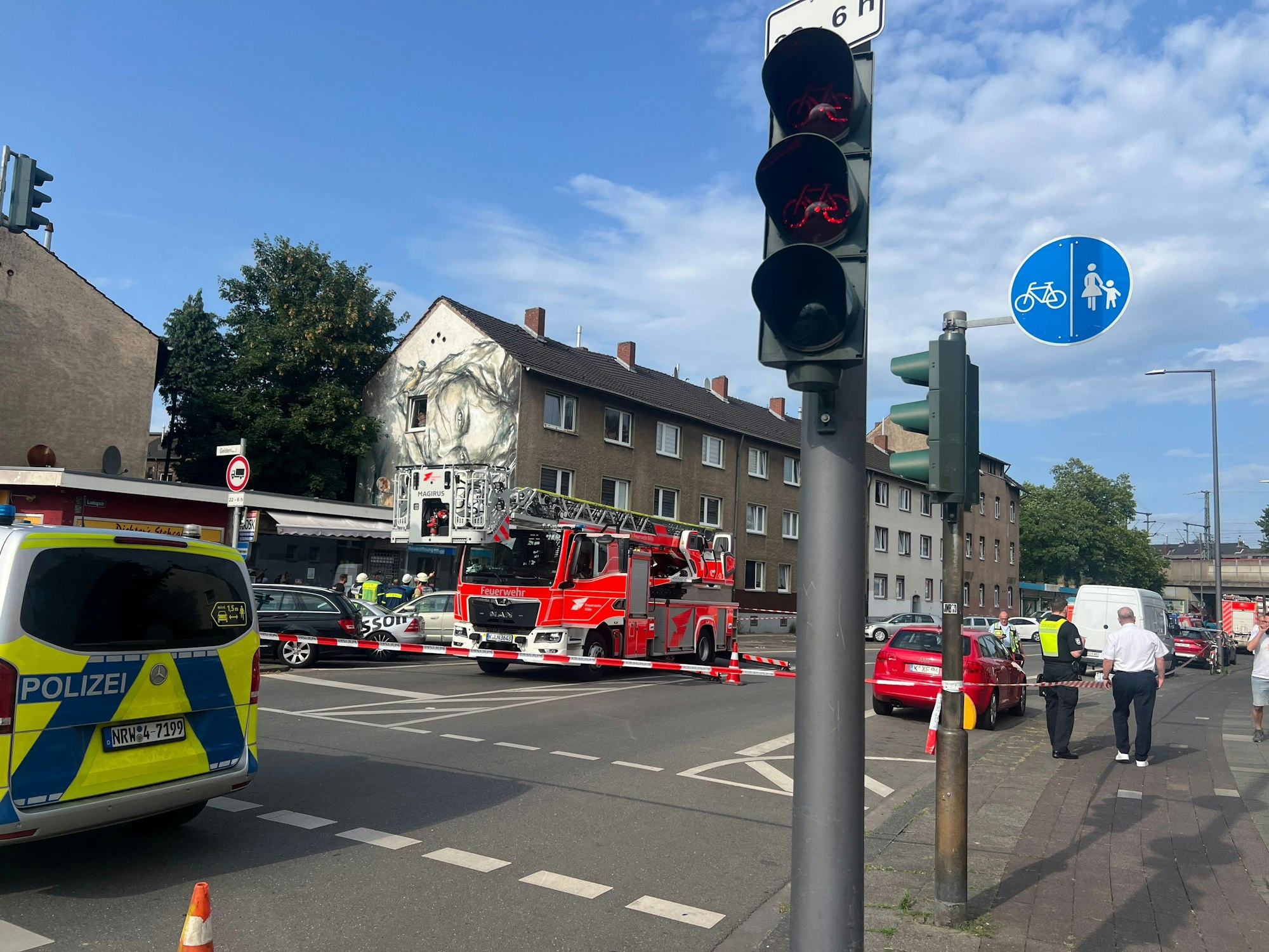 Feuerwehreinsatz in der Liebigstraße in Köln-Nippes.