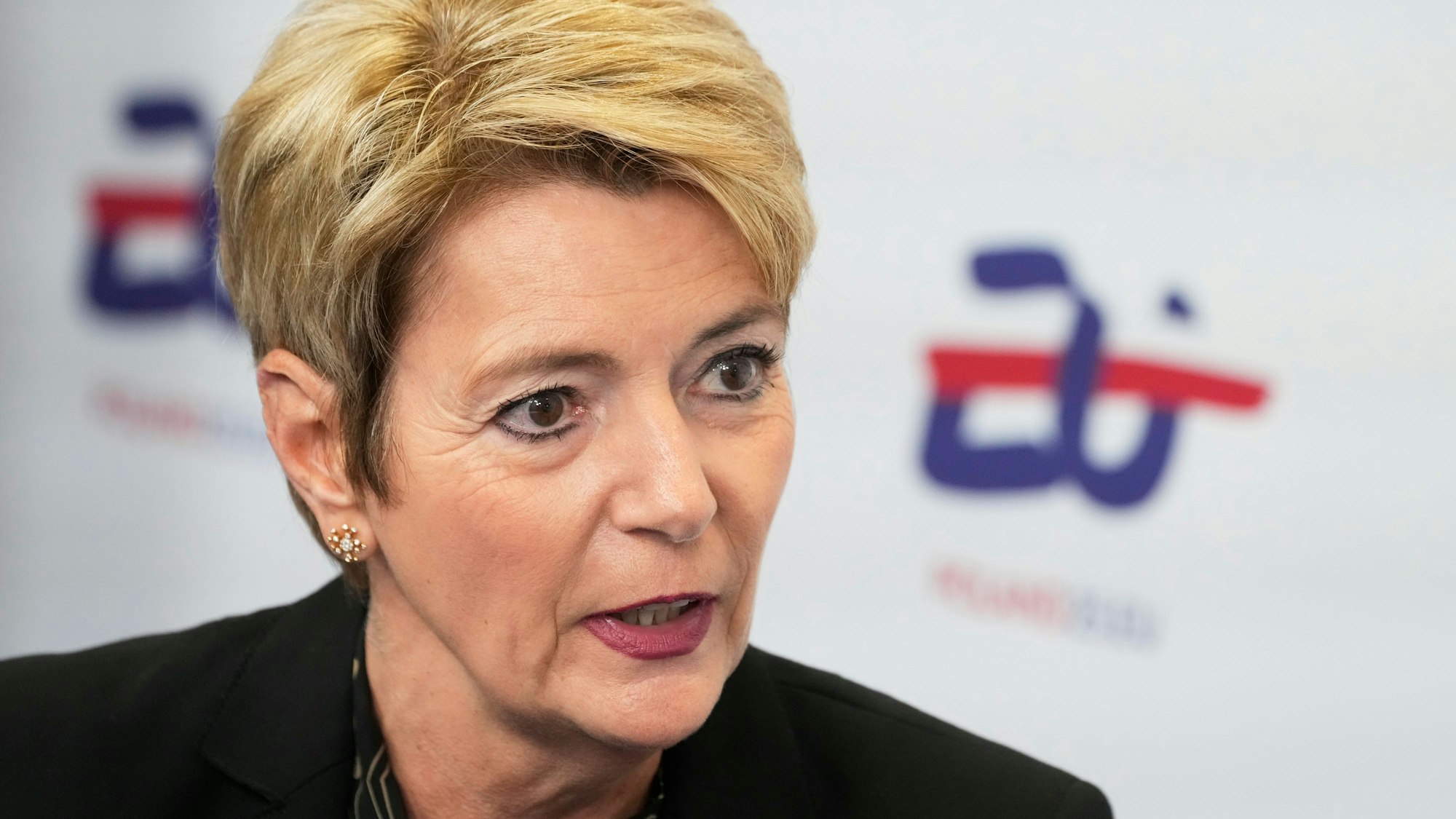 ARCHIV - 11.04.2025, Polen, Warschau: Die Schweizer Bundespräsidentin Karin Keller-Sutter nimmt am informellen Treffen der EU-Finanzminister und Zentralbankgouverneure teil. (zu dpa: «Schweiz nach Zollhammer unter Schock») Foto: Czarek Sokolowski/AP/dpa +++ dpa-Bildfunk +++