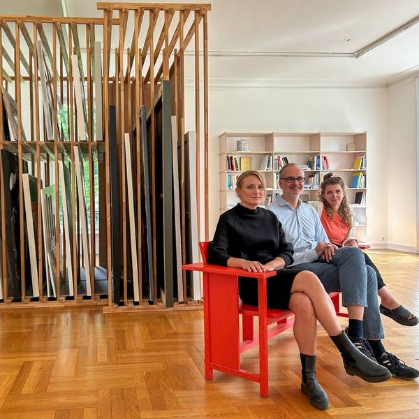 Das Museum Morsbroich und seine Ausrichtung ist Teil vieler Diskussionen in Leverkusen. Thekla Zell (Kuratorin) Fritz Emslander (Kommissarischer Direktor) Lucia Riemenschnitter (Museumsvermittlung) wollen das Museum und die Menschen in der Stadt zusammenbringen.