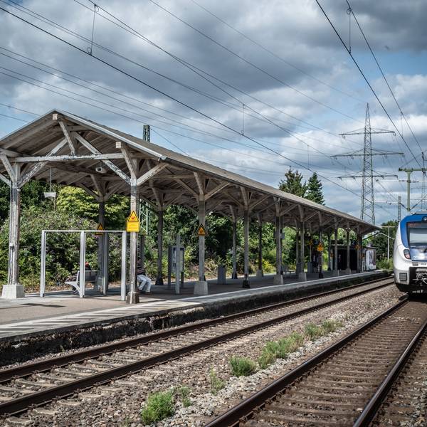 Bahnhof Manfort, ehemals Bahnhof Schlebusch