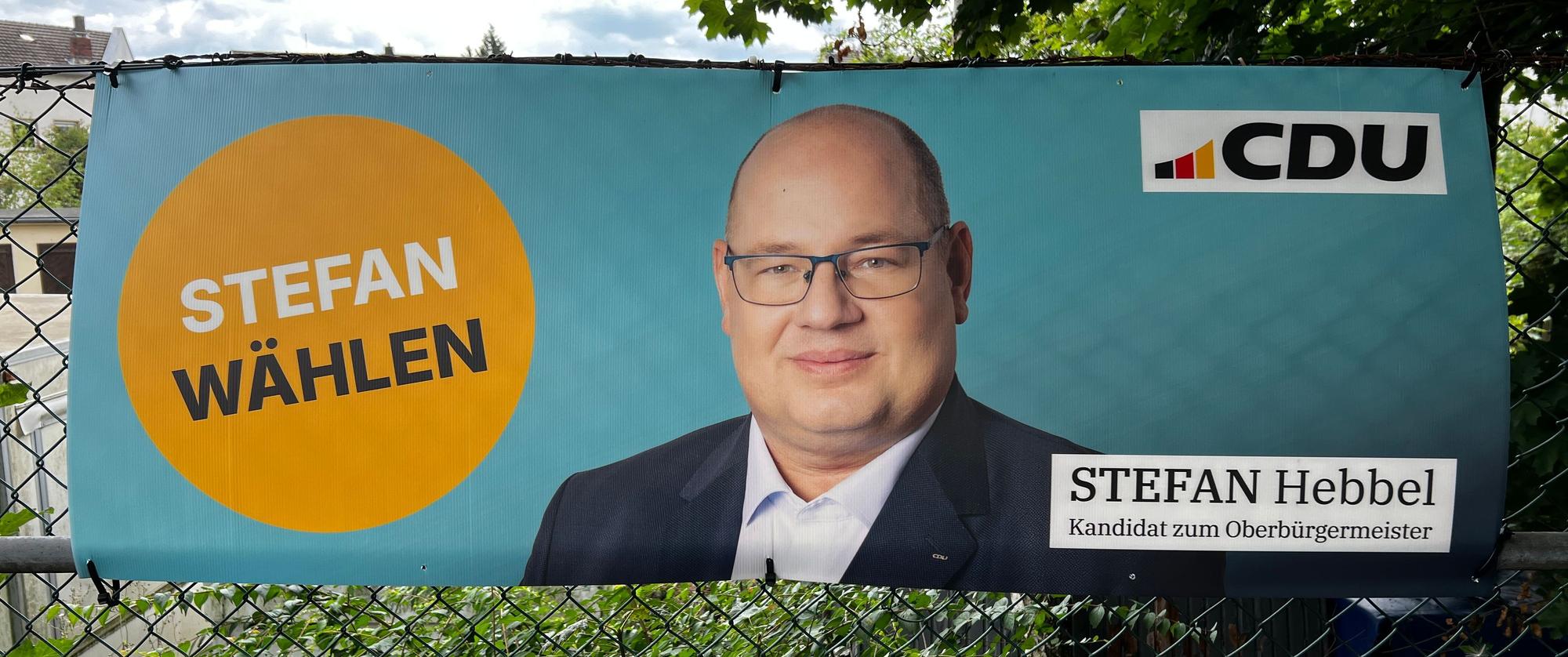Stefan Hebbel wirkt glatt.
