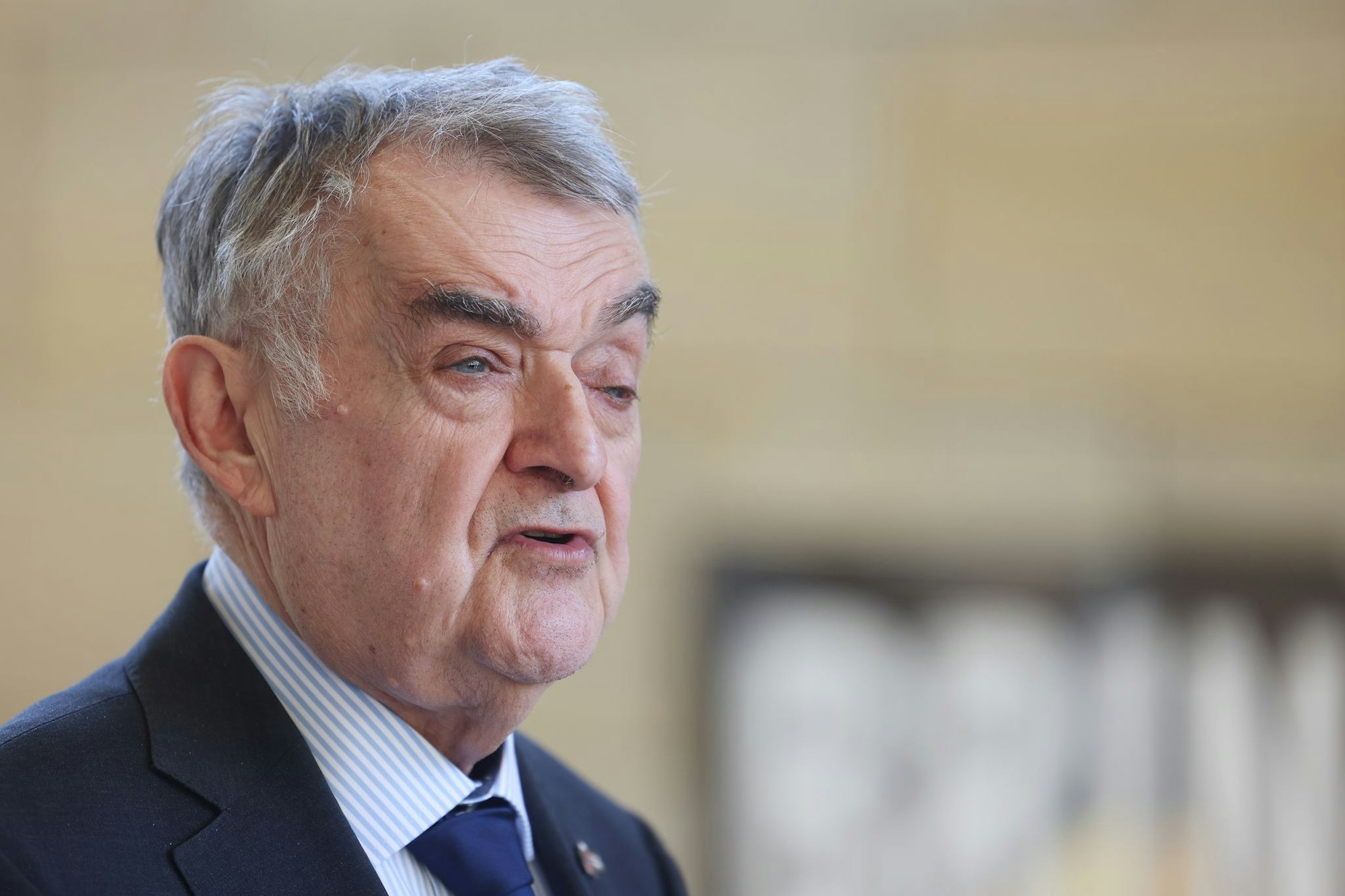 Nordrhein-Westfalens Innenminister Herbert Reul (CDU) will sich alle Optionen offenhalten, von welcher Firma künftig Polizei-Software genutzt wird. (Archivbild)