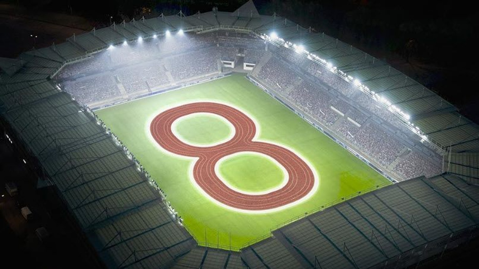 Die 8 ist eine sehr dynamische Zahl – mit ihren vielen Kurven, ihrem Auf und Ab, so ganz ohne Anfang und Ende. Bringt die 8 Ihnen Glück? – Jetzt im August, dem achten Monat des Monats?