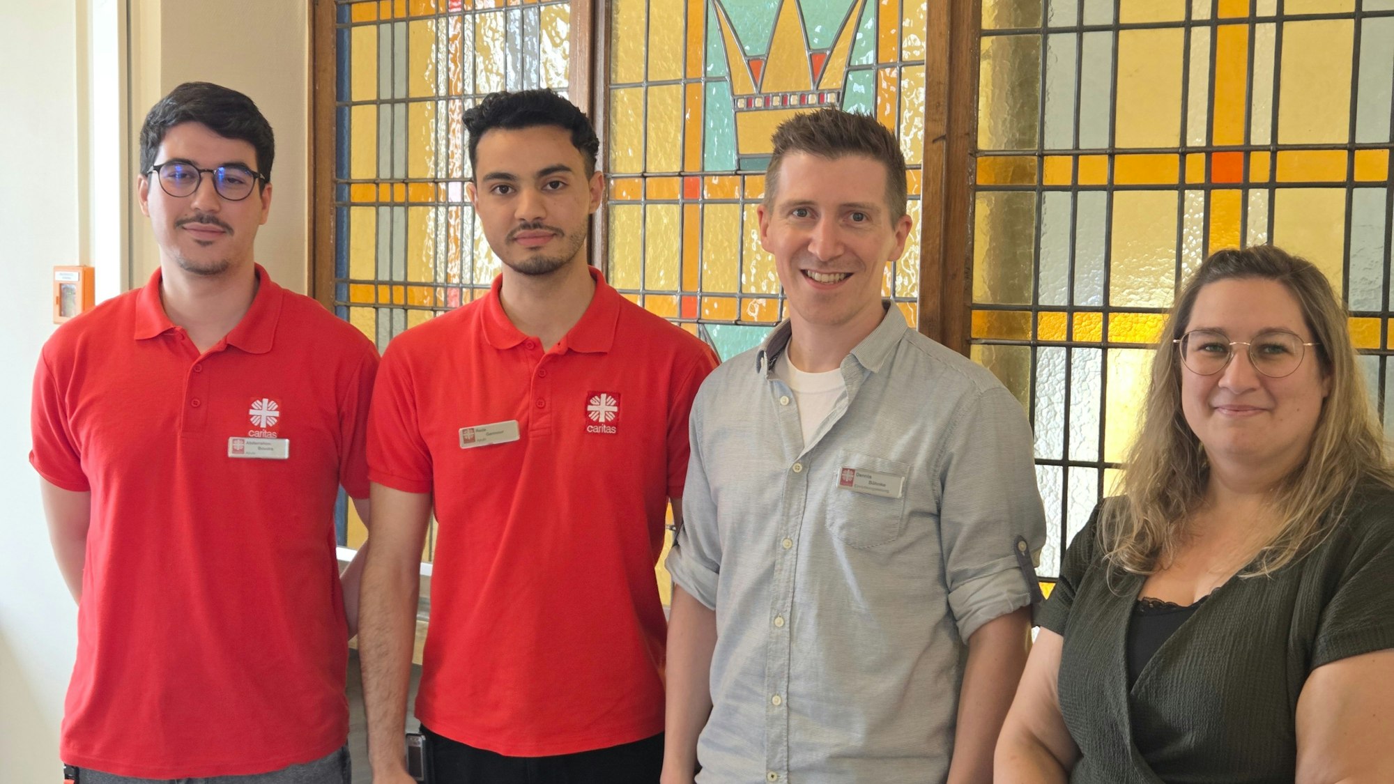 v.l.n.r.: Abderrahim Boudra, Reda Gannour, Einrichtungsleitung Dennis Böhnke und Ausbildungskoordinatorin Jennifer Kuhl.