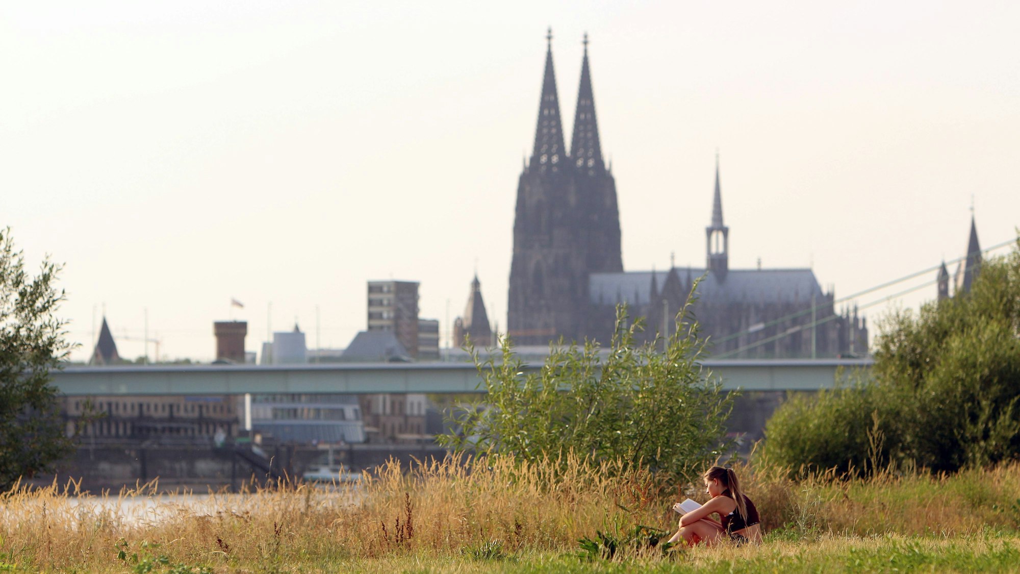 Zum Wochenende wird es in Köln endlich wieder sommerlich. (Symbolild)