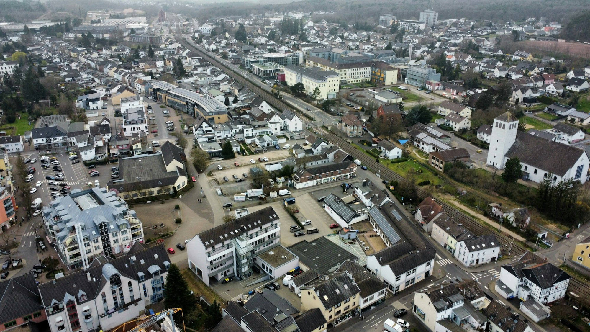 Das Drohnenbild zeigt die Stadtmitte von Mechernich.