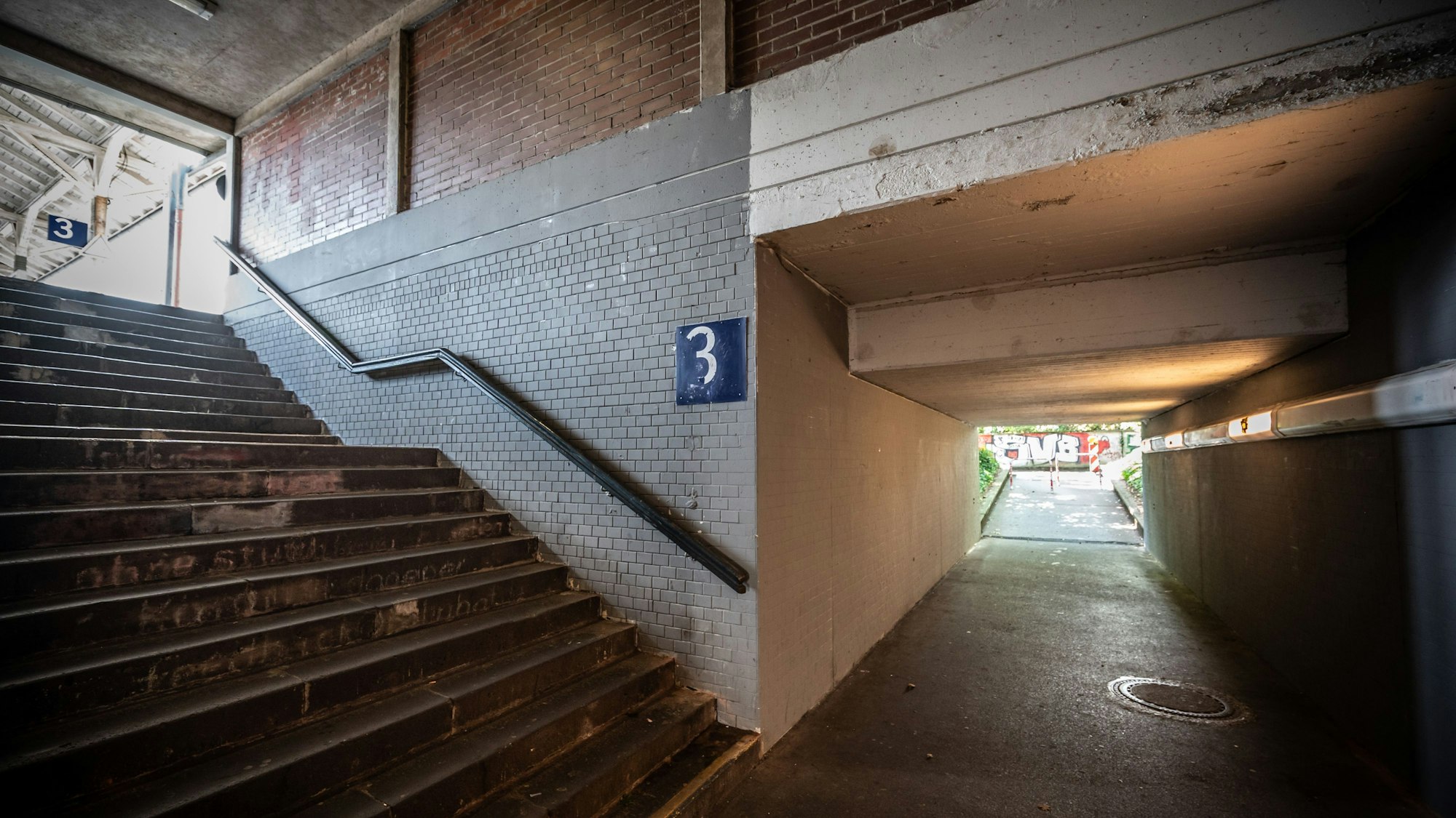 Bahnhof Manfort, die Unterführung