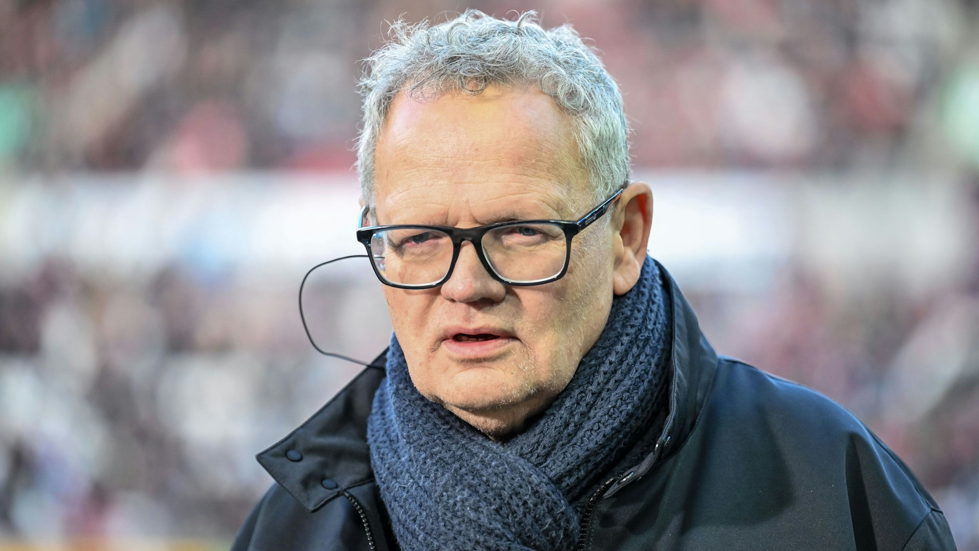Ulli Potofski beim Bundesliga-Spiel Augsburg gegen Hoffenheim im Jahr 2023.