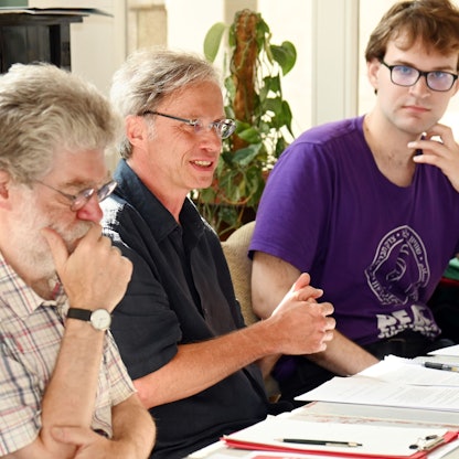 06.08.2025 Köln. Heiner Kockerbeck (Mitte) will für die Partei Die Linke zum Kölner Oberbürgermeister werden und stellt sein 7-Punkte-Programm vor. Foto: Alexander Schwaiger