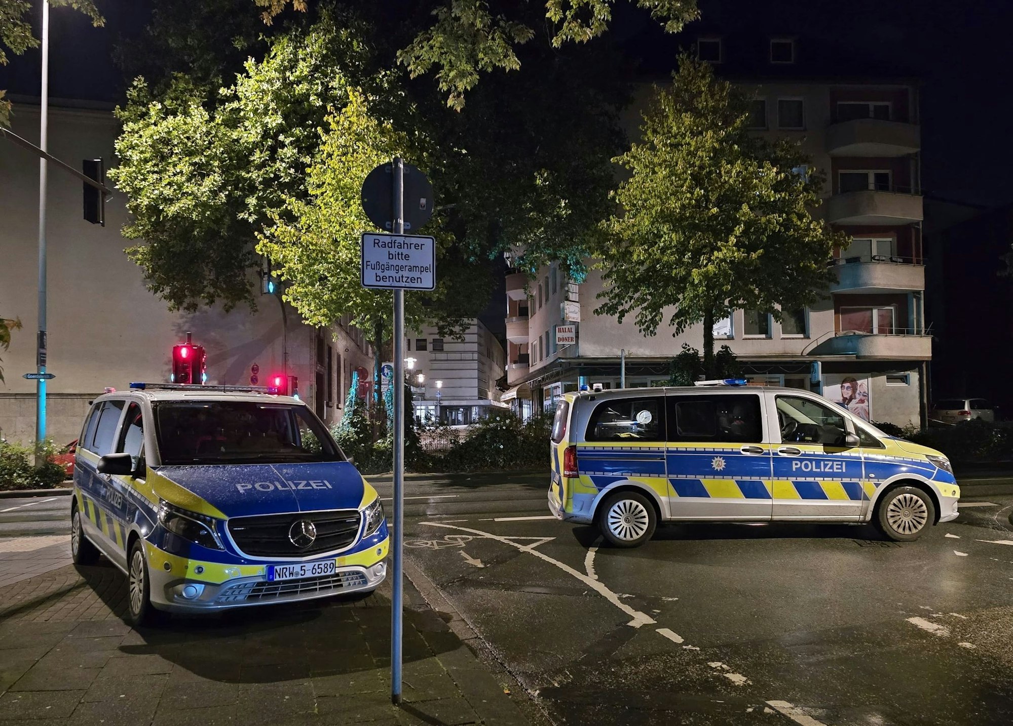 Bei einem Streit in Solingen soll ein Mann mit einer Schreckschusswaffe auf einen anderen geschossen und ihn leicht verletzt haben.