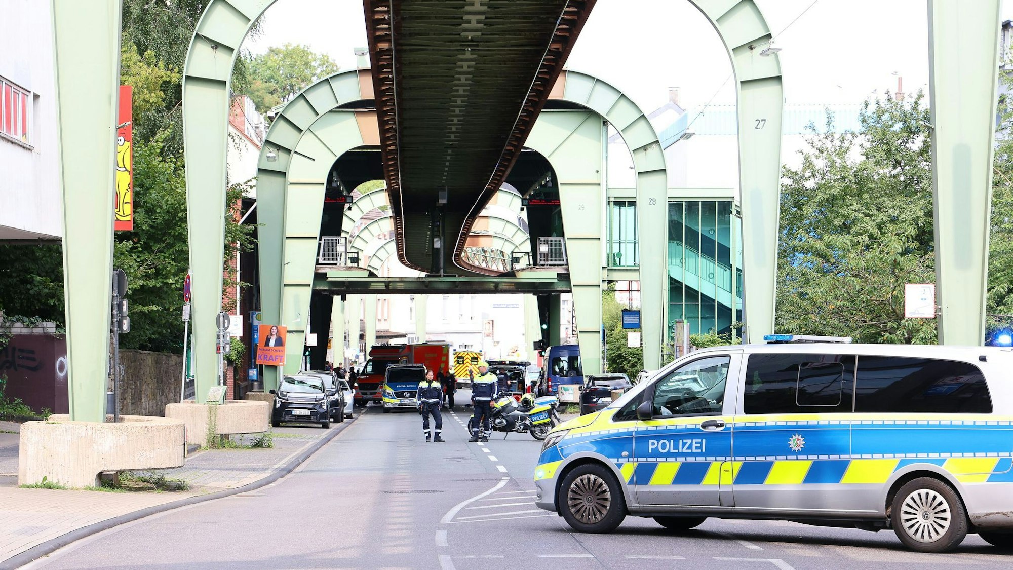 In Wuppertal ist es nach einer Bedrohungslage zu einem Polizeieinsatz gekommen.