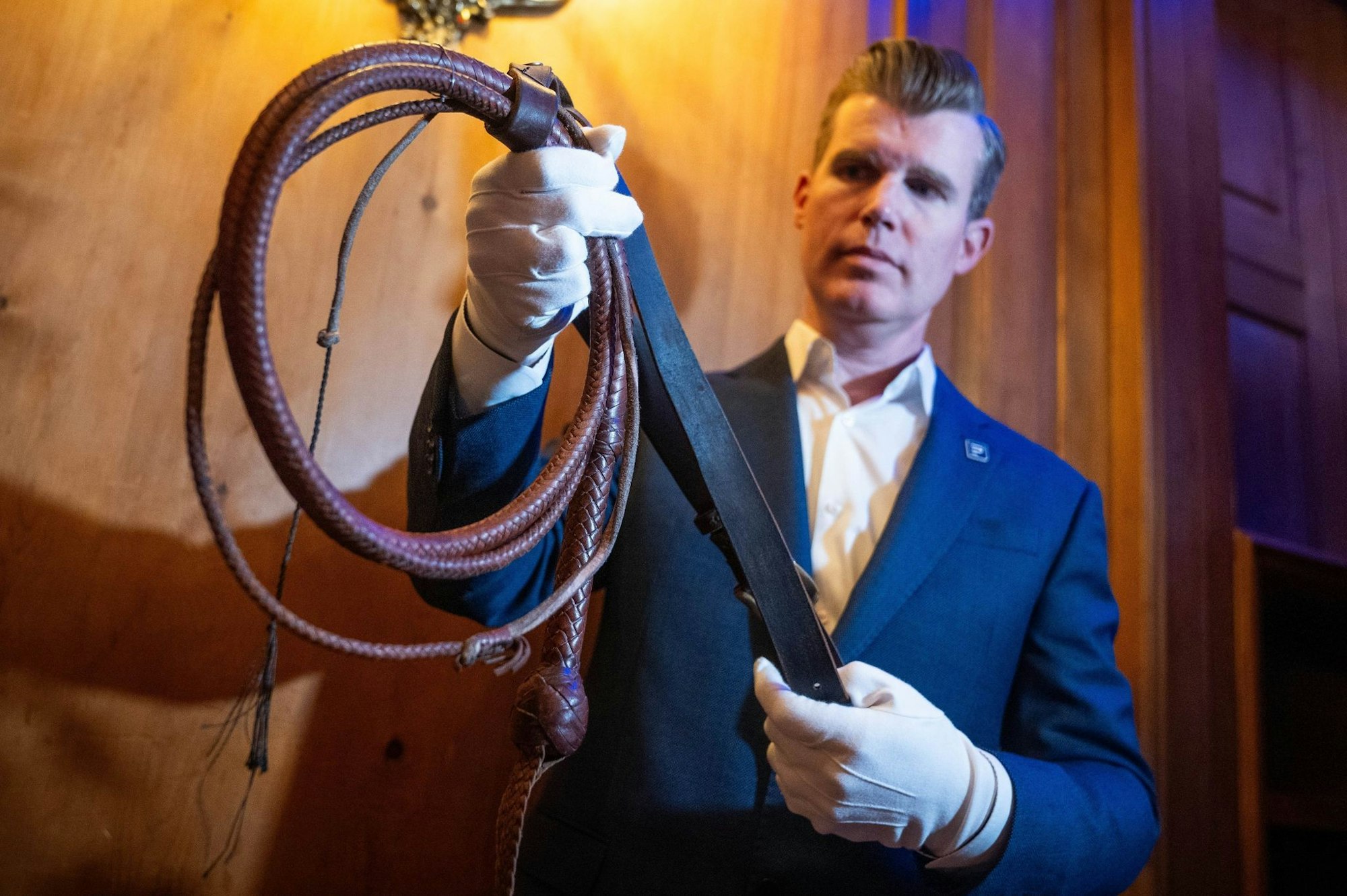 Die Stierpeitsche und der Gürtel von Indiana Jones - diese berühmte Filmrequisite hat einst Harrison Ford in der Hand gehalten.