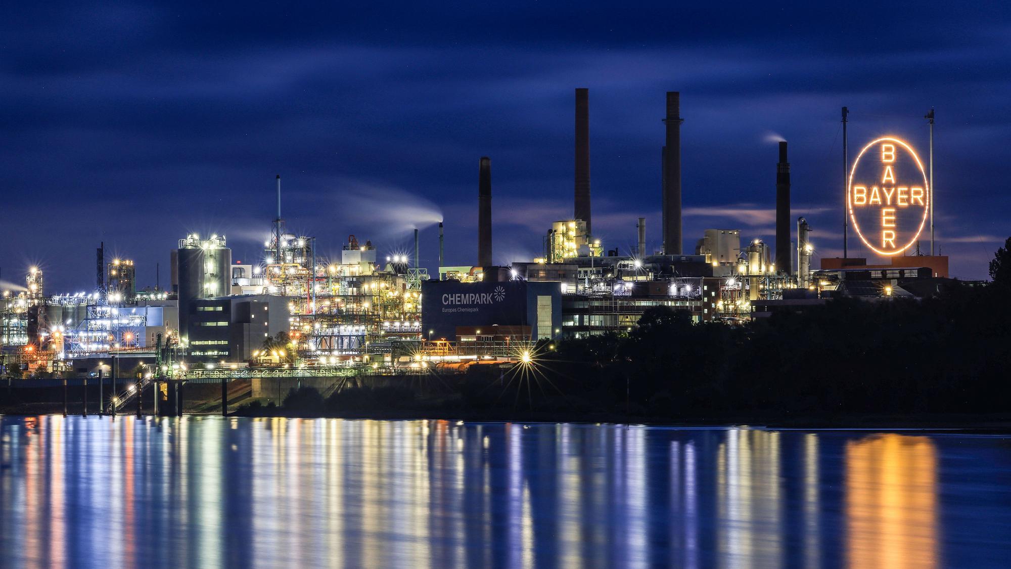 Das Bayer-Werk in Leverkusen – eines der prägenden Unternehmen am Wirtschaftsstandort, den das neue Wirtschaftsforum stärker vernetzen will.