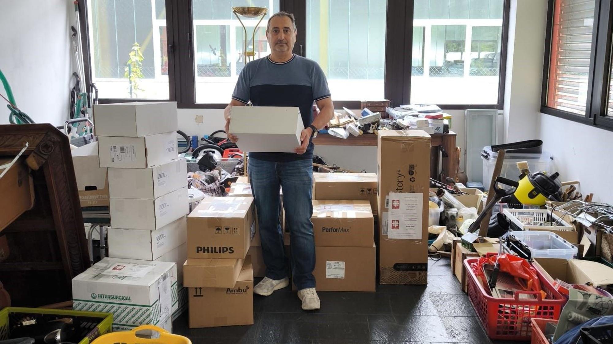 In Gummersbach packte Igor Prudkov auch selbst die Kisten mit Hilfsgütern für seine ukrainische Heimat zusammen.