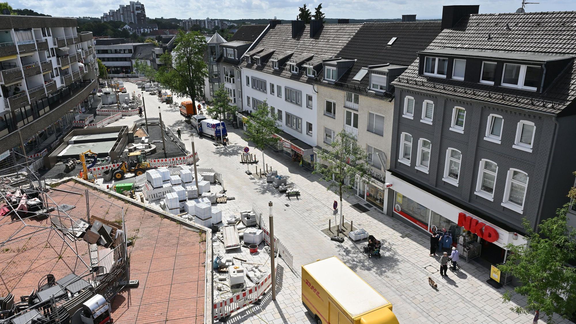 Blick aus der Vogelperspektive in die Bensberger Schloßstraße.