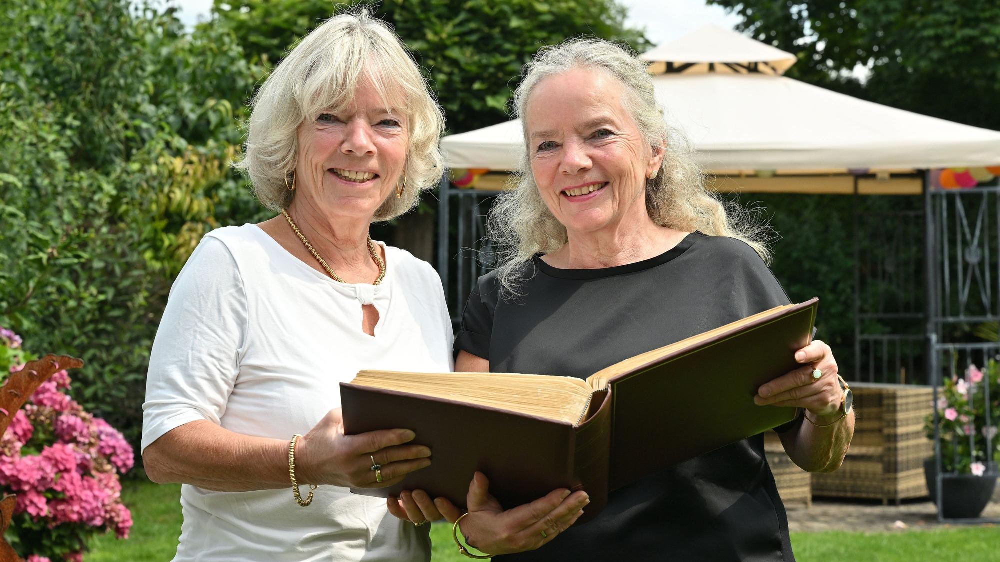 Die Zwillingsschwestern Wilma Borghoff (l.) und Dr. Renate Vorwerk blicken auf ein bewegtes Leben zurück.