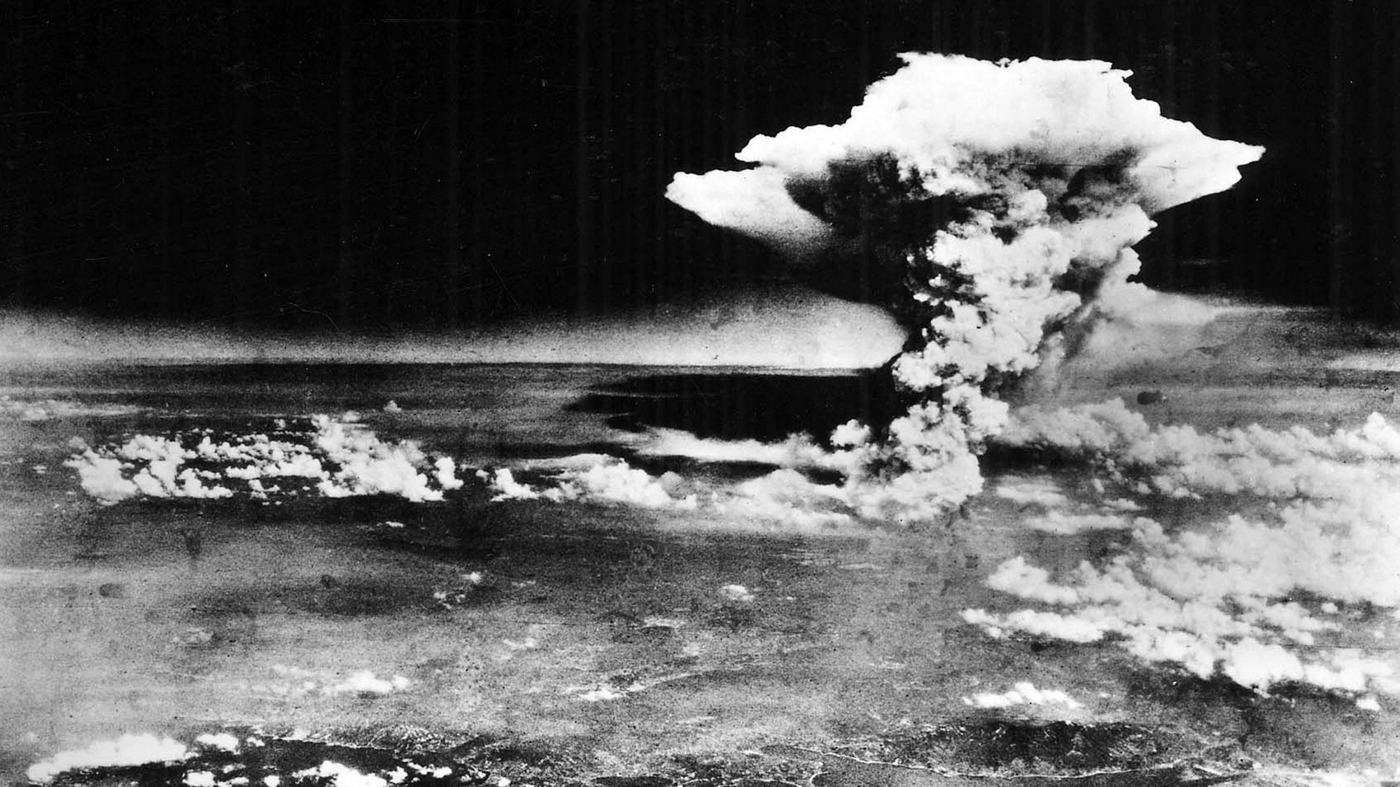 IMAGO History, Zweiter Weltkrieg: 1939 - 1945 An aerial photograph of Hiroshima, Japan, shortly after the Little Boy atomic bomb was dropped. Dated 1945 WHA PUBLICATIONxINxGERxSUIxAUTxONLY ACHTUNG AUFNAHMEDATUM GESCHÄTZT Copyright: WHA UnitedArchivesWHA_047_0547