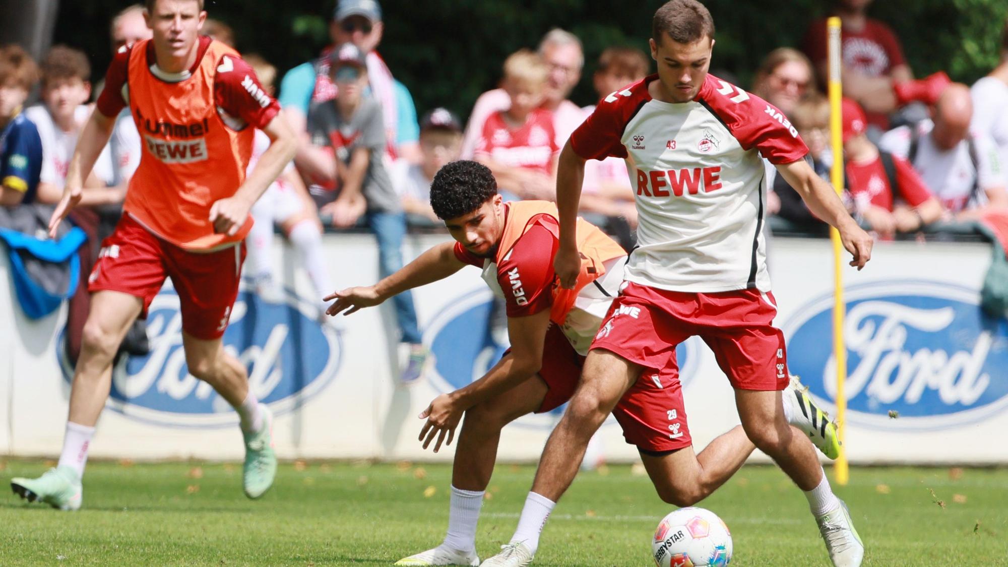 1. FC Köln, Training, Mitte von links: Fayssal Harachaoui, Etienne Borie (1. FC Köln), 16.07.2025, Bild: Herbert Bucco