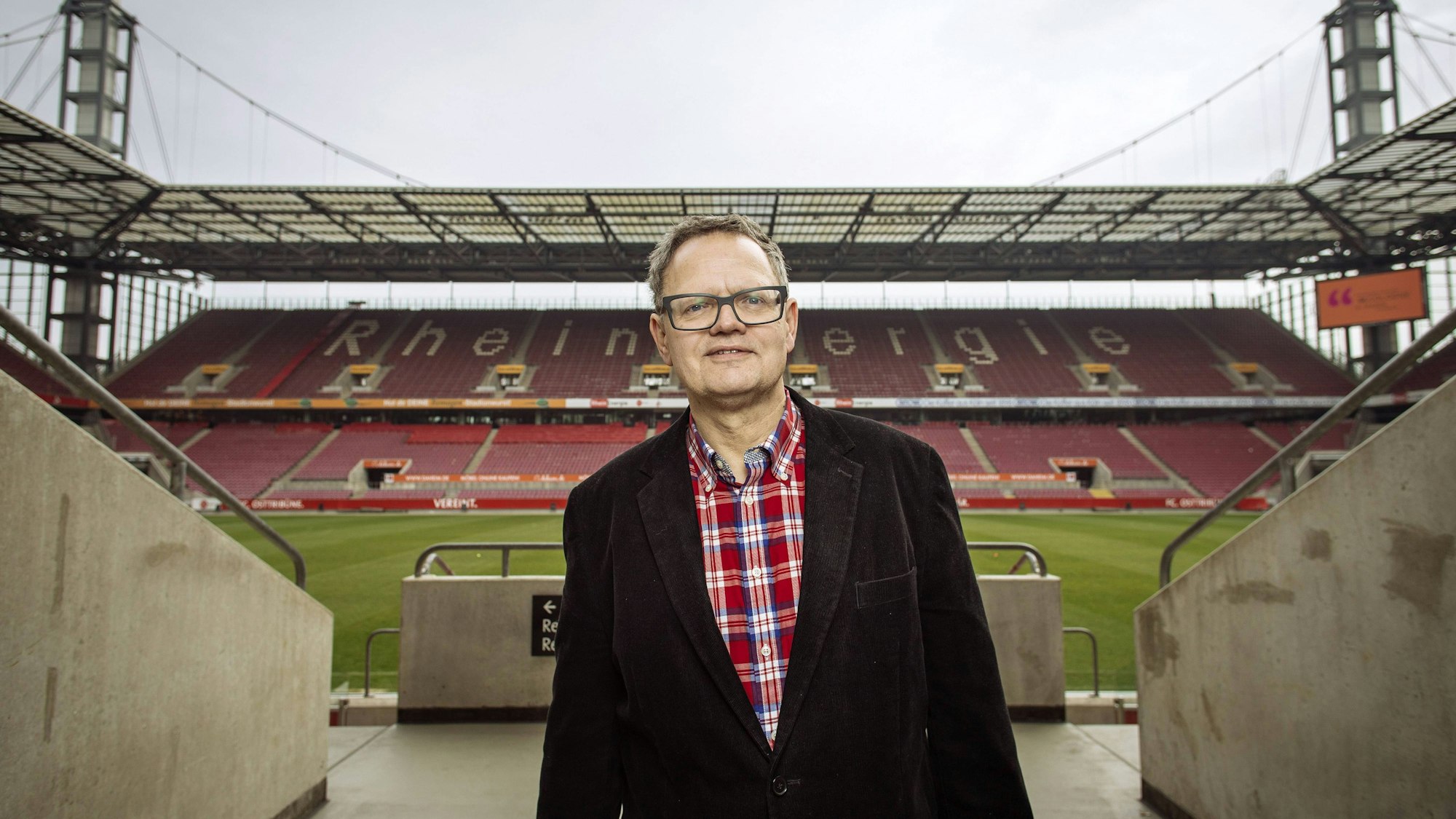 Ulli Potofski auf einer Veranstaltung der lit.Cologne 2016 im RheinEnergie-Stadion. (Archivbild)