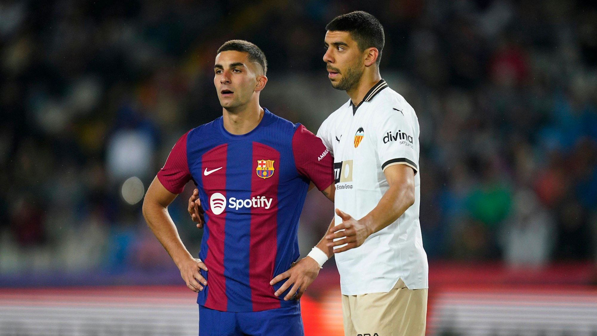 FC Barcelona, Barca - Valencia CF. La Liga EA Sports match. Date 33 Ferran Torres of FC Barcelona and Cenk Özkacar of Valencia CF during the La Liga EA Sports match between FC Barcelona and Valencia CF and played at Lluis Companys Stadium on April 29, 2024 in Barcelona, Spain. kpng Copyright: xSergioxRuizx/xPRESSINPHOTOx PS_240429_081